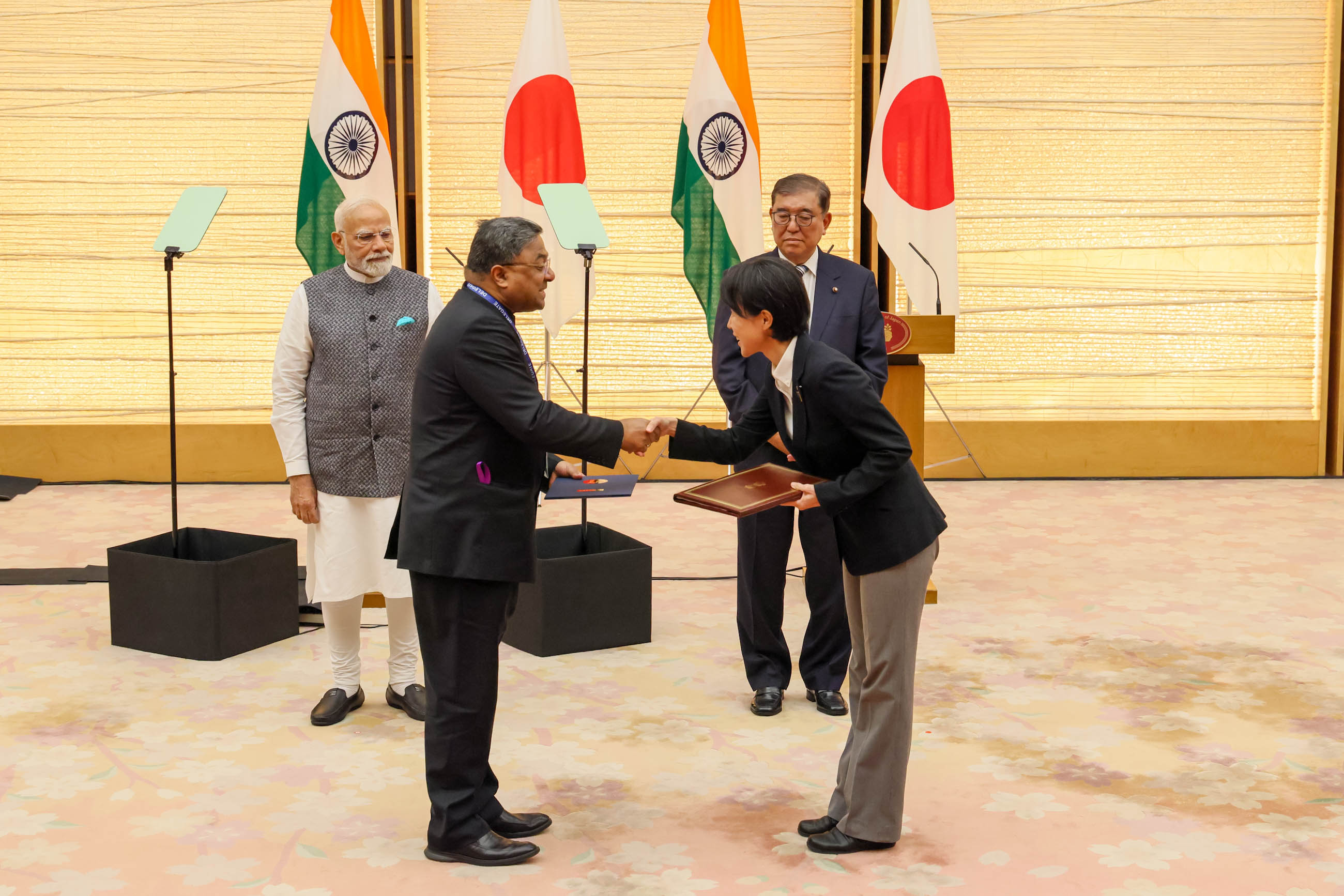 Ceremony for the exchange of documents (10)