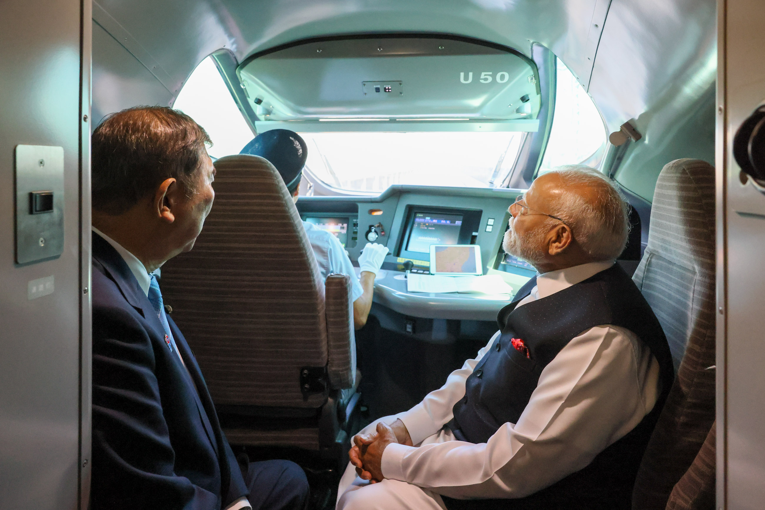 The two leaders observing the inside of the Shinkansen (1)