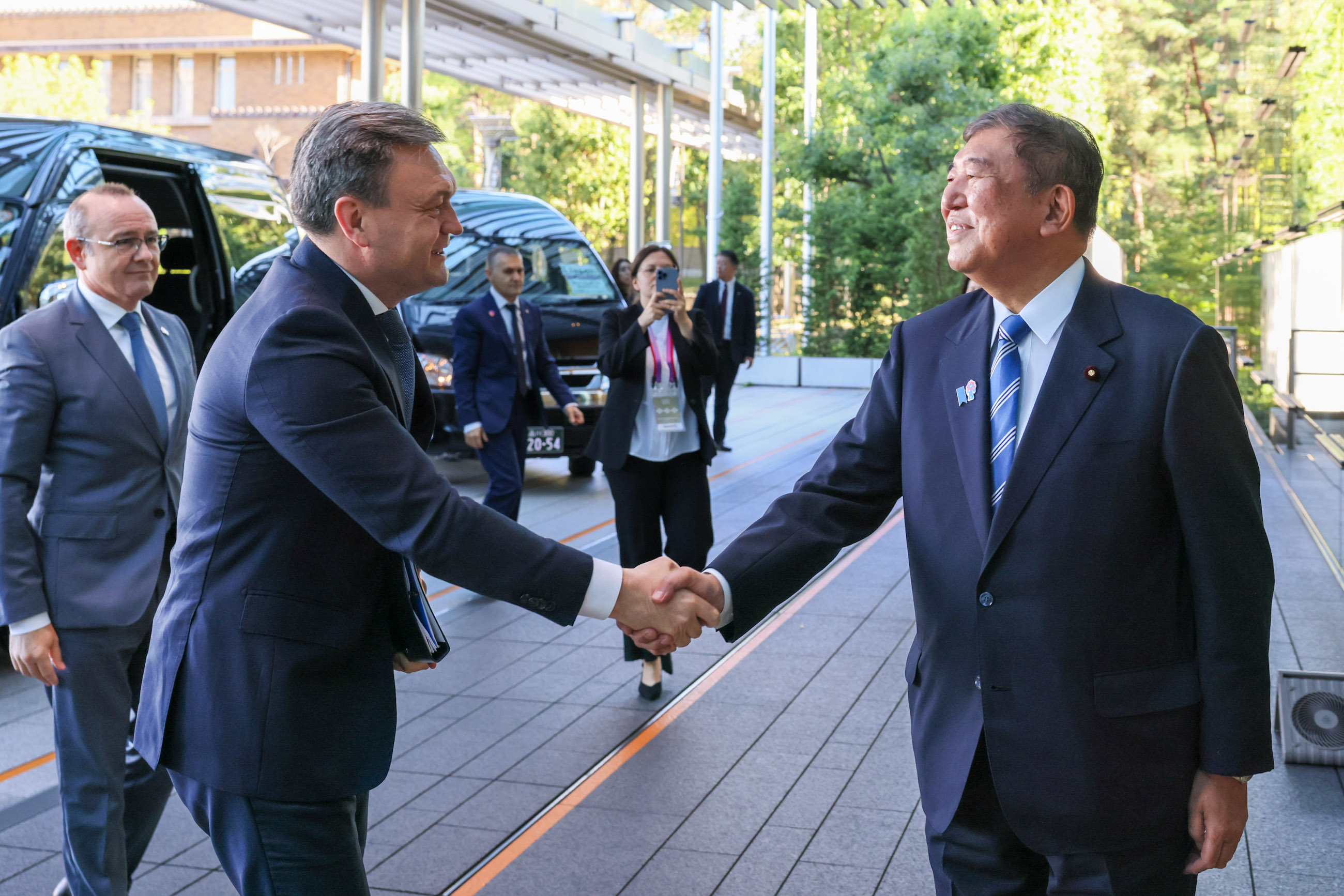 Prime Minister Ishiba welcoming Prime Minister Recean (1)