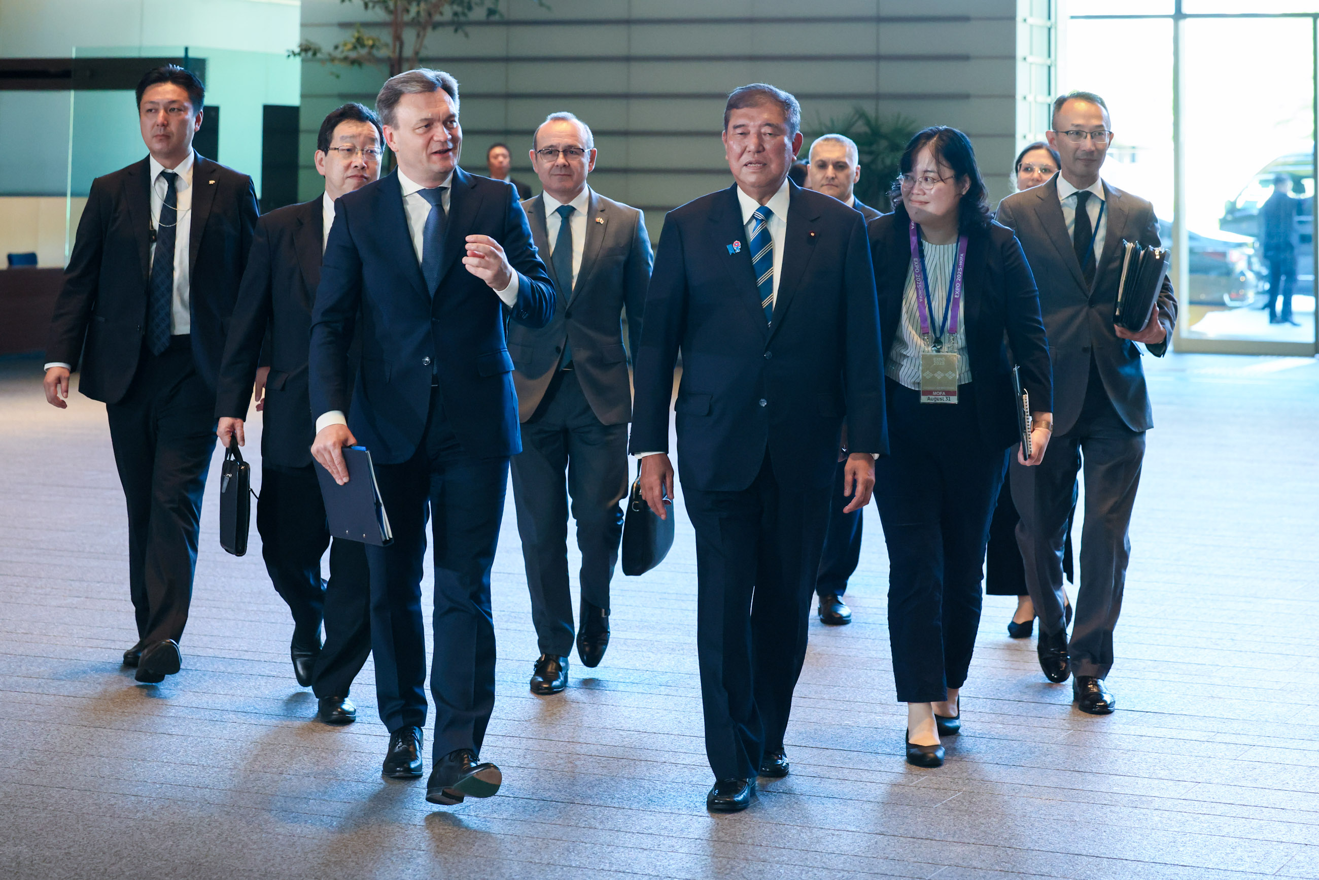 Prime Minister Ishiba welcoming Prime Minister Recean (2)