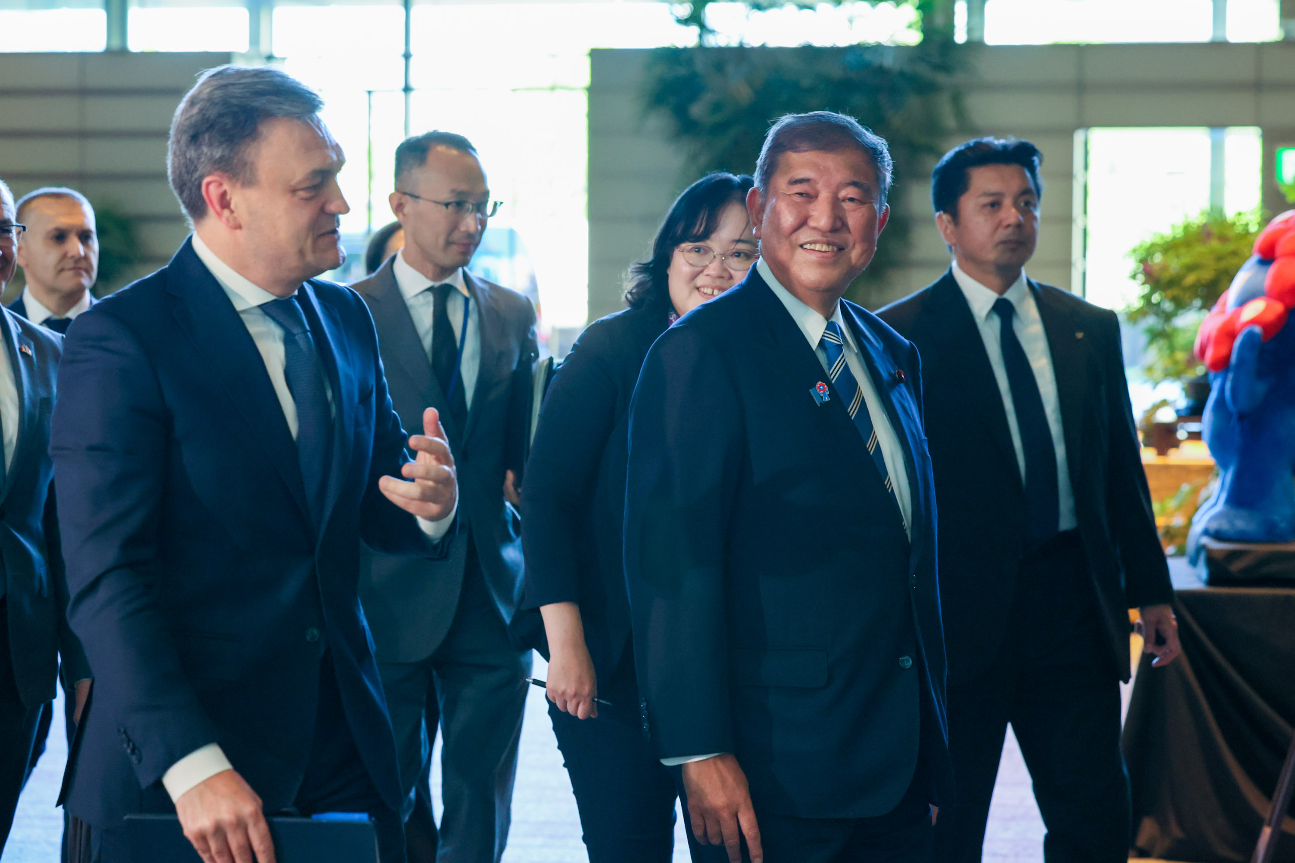 Prime Minister Ishiba welcoming Prime Minister Recean (4)
