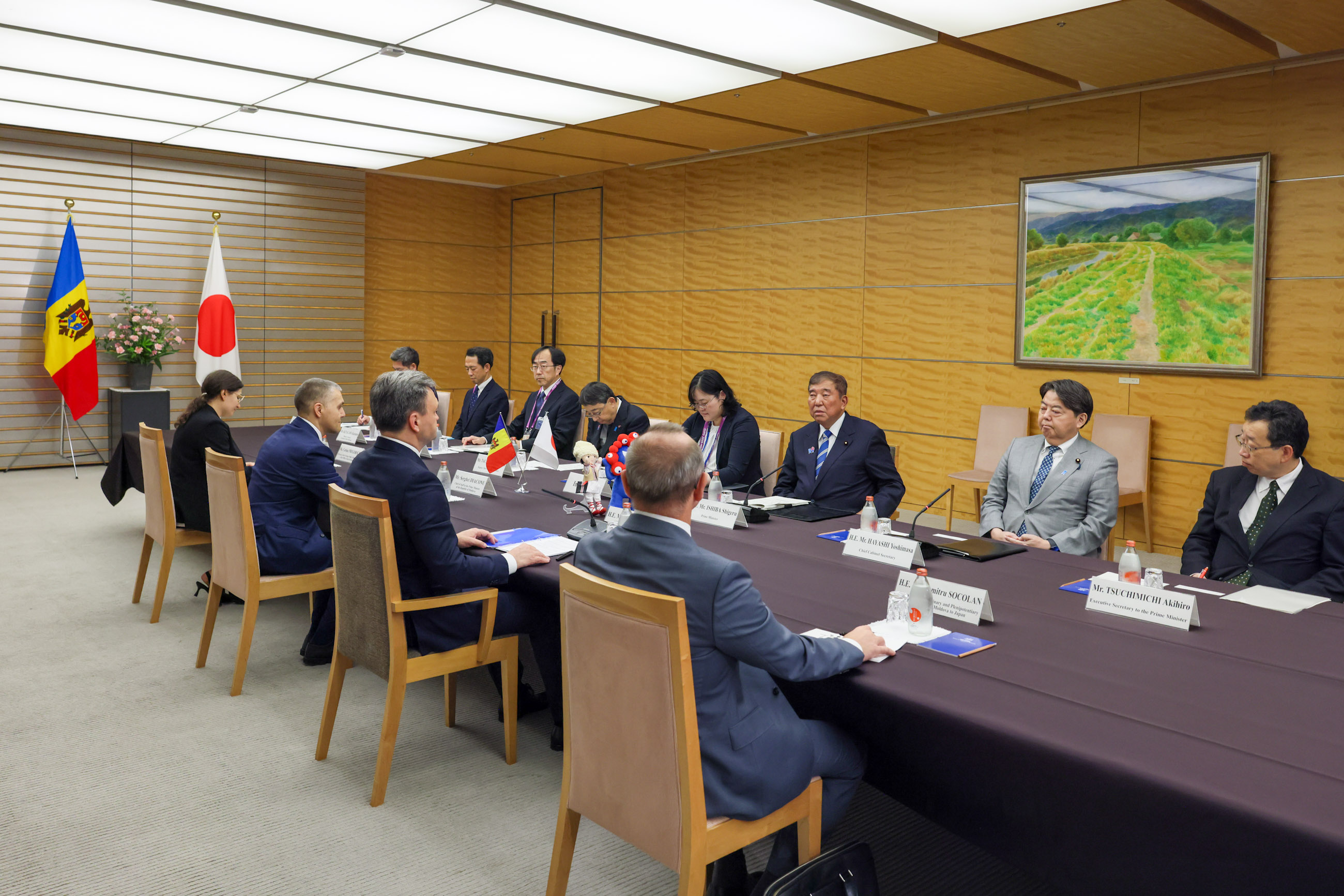 Prime Minister Ishiba holding a meeting with Prime Minister Recean (5)