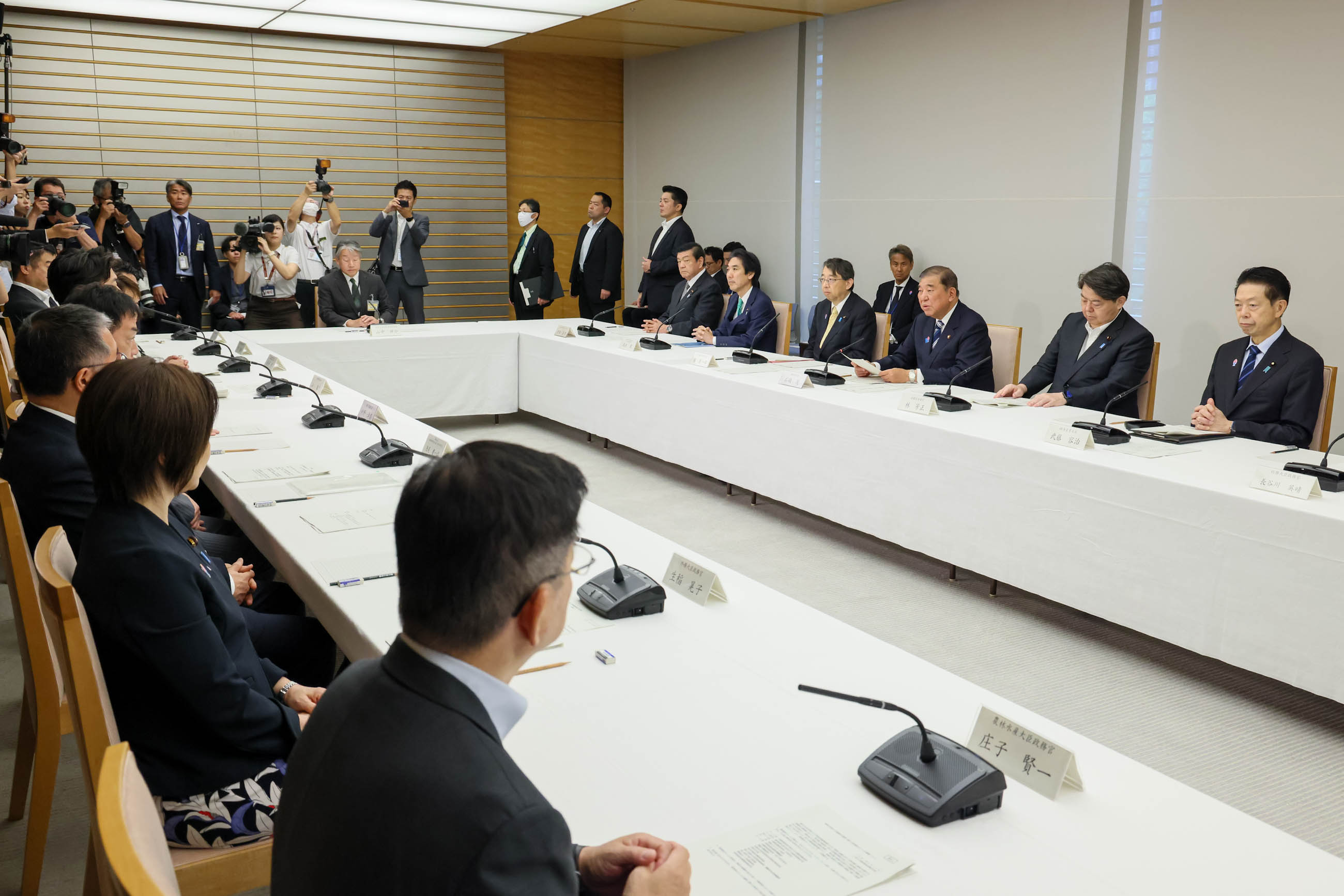 Prime Minister Ishiba wrapping up the meeting (3)