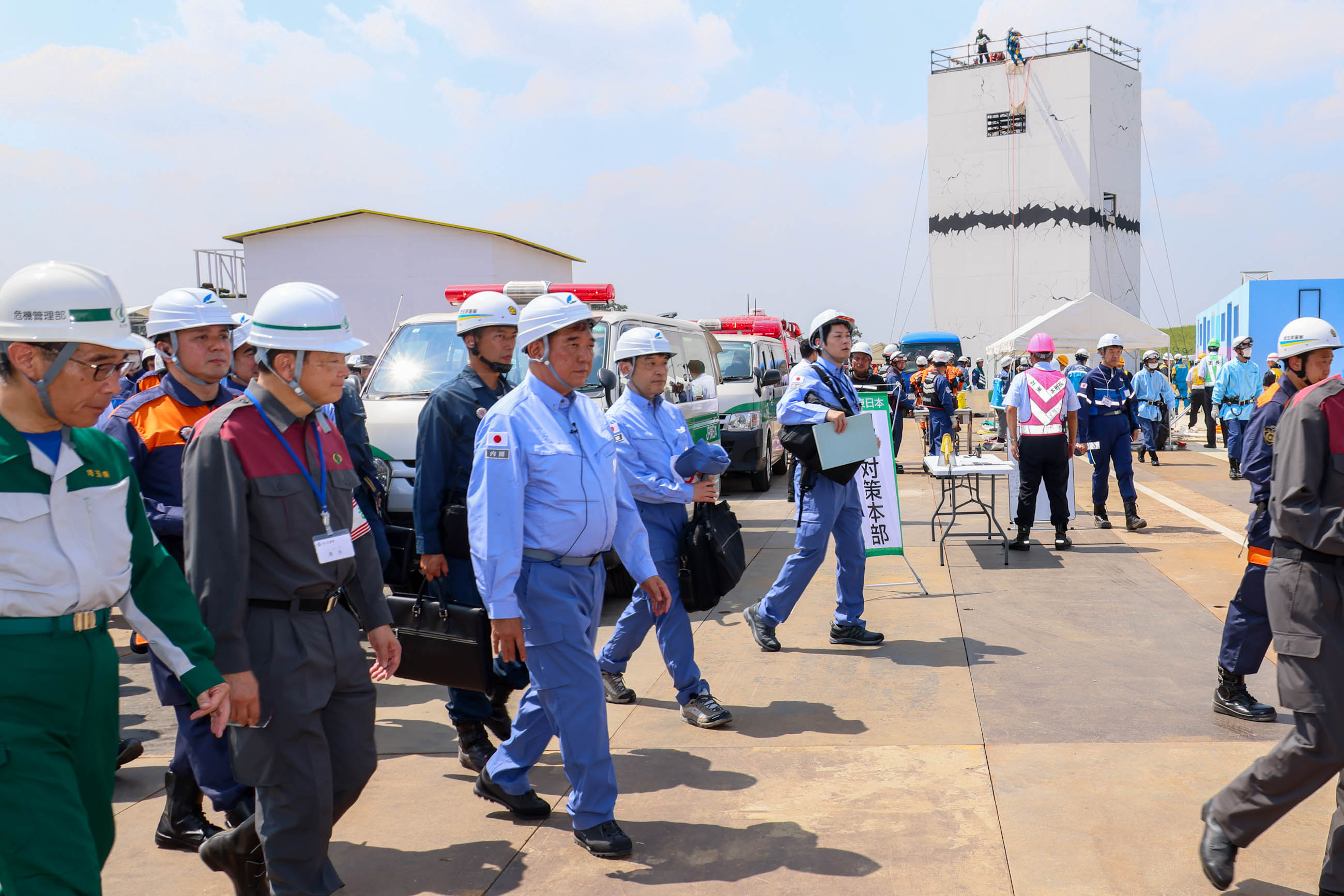 Prime Minister Ishiba experiencing CPR using an AED (1)