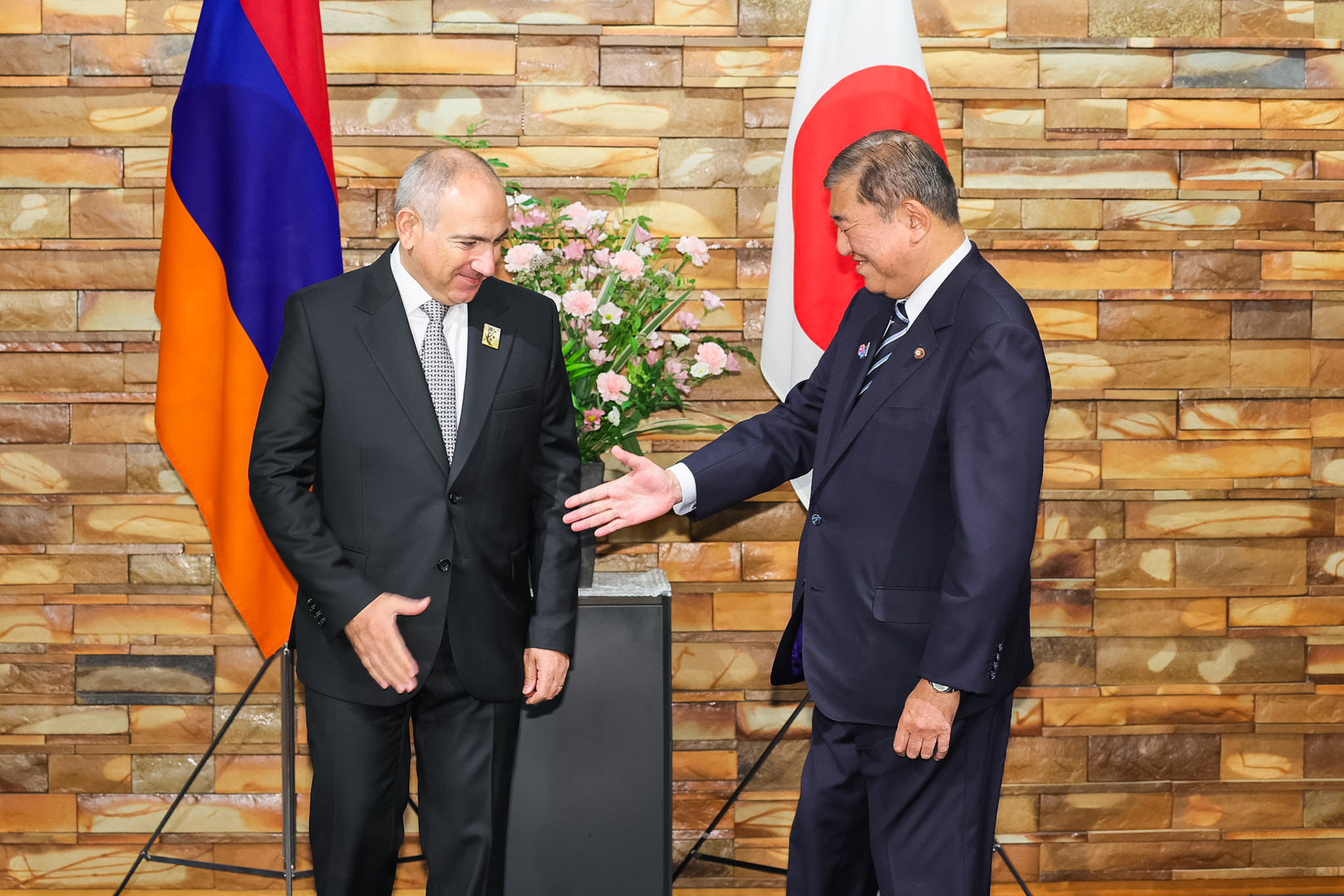 Japan-Armenia Summit Meeting (2)
