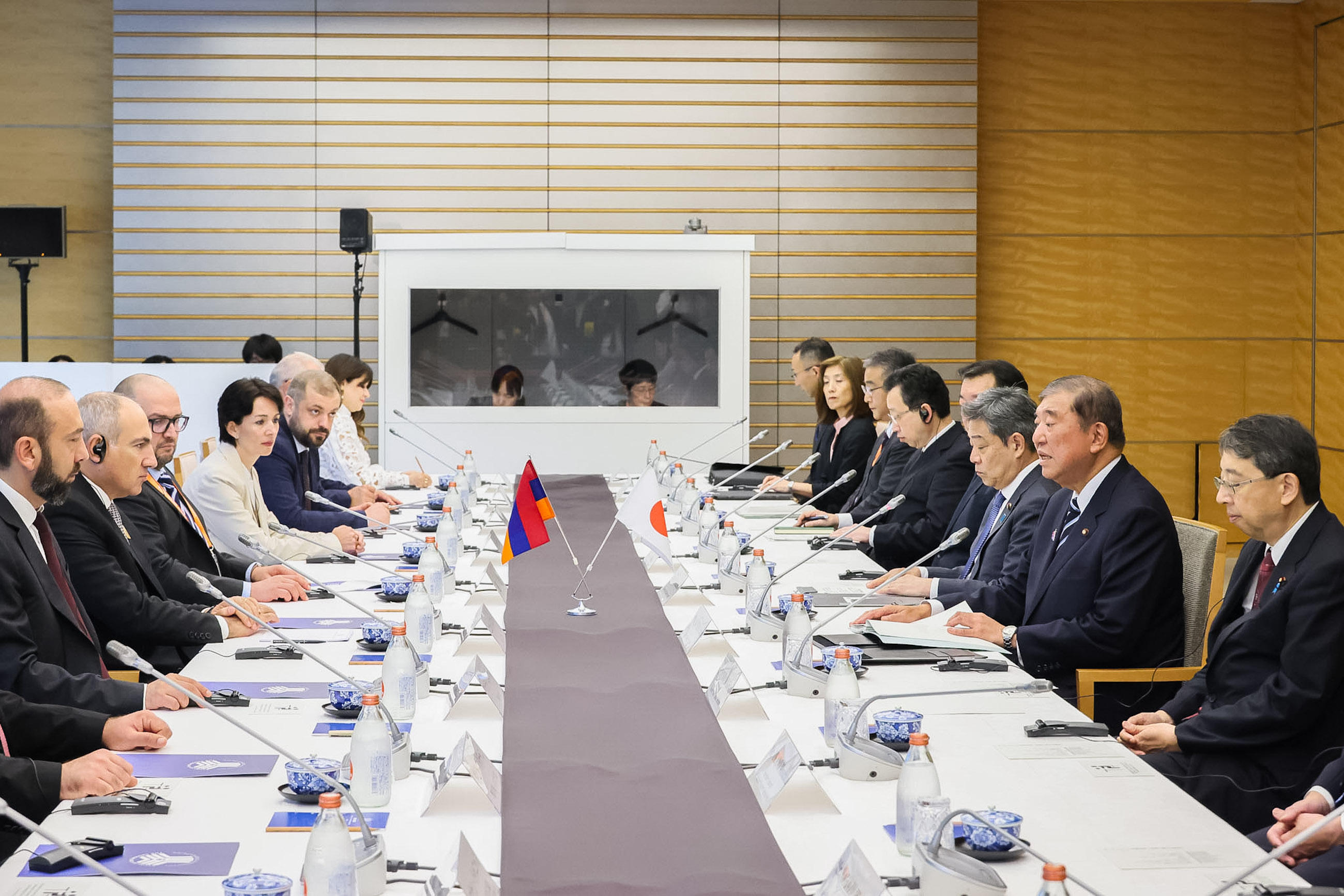 Japan-Armenia Summit Meeting (4)