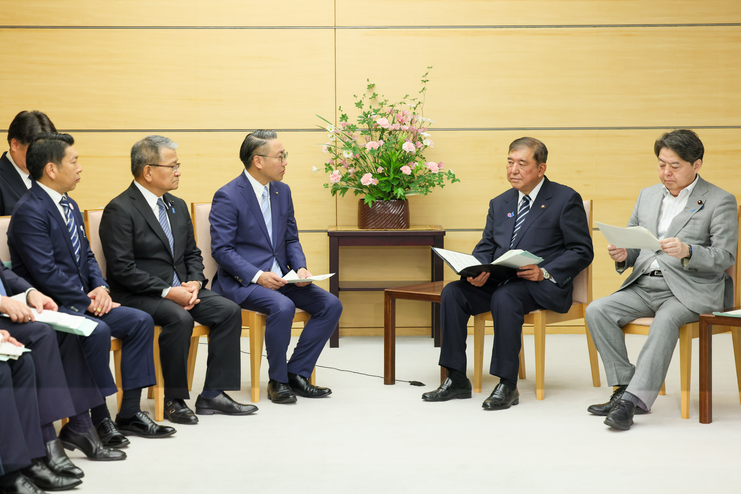 Prime Minister Ishiba receiving requests (2)