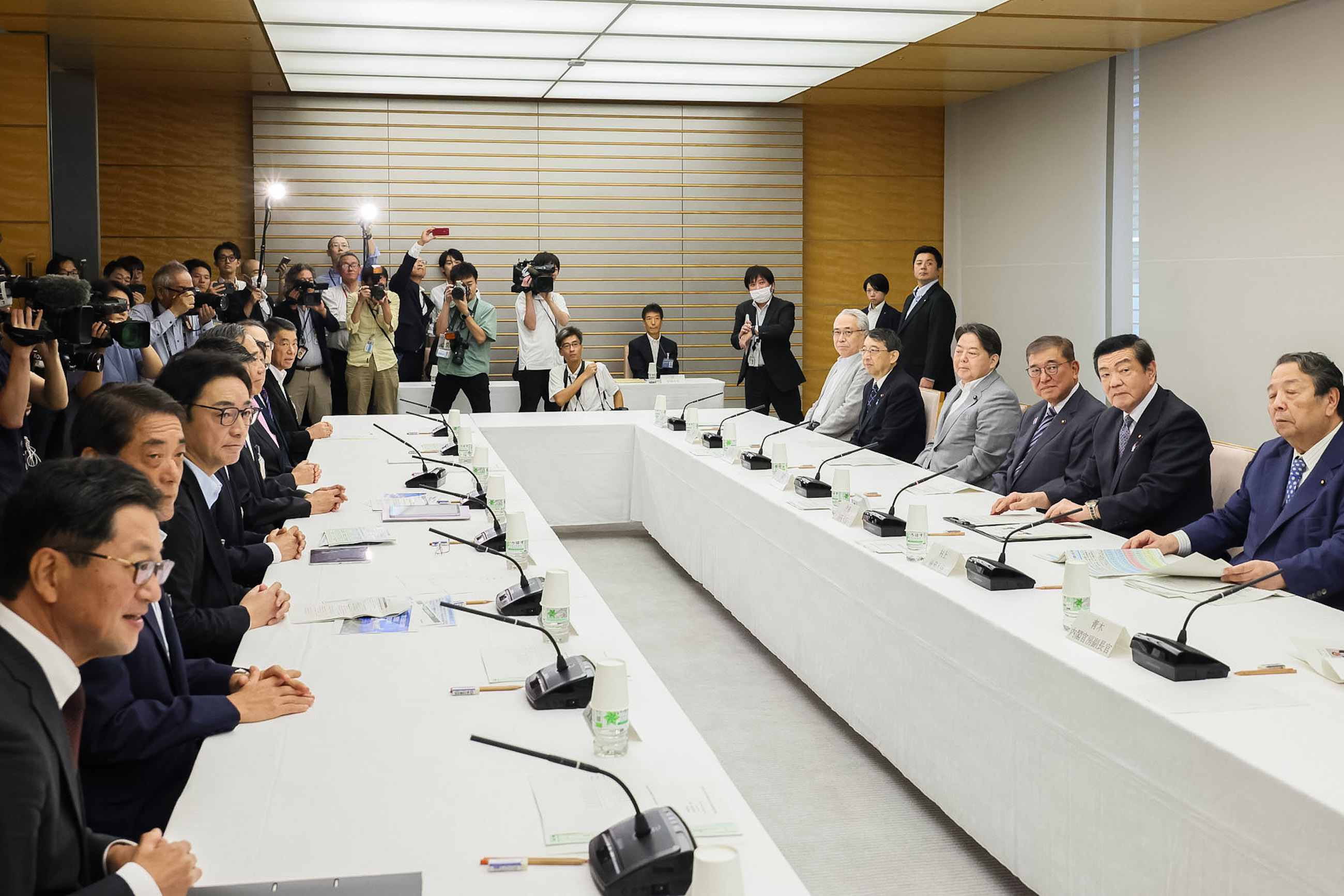 Prime Minister Ishiba holding an exchange of views with prefectural governors (3)
