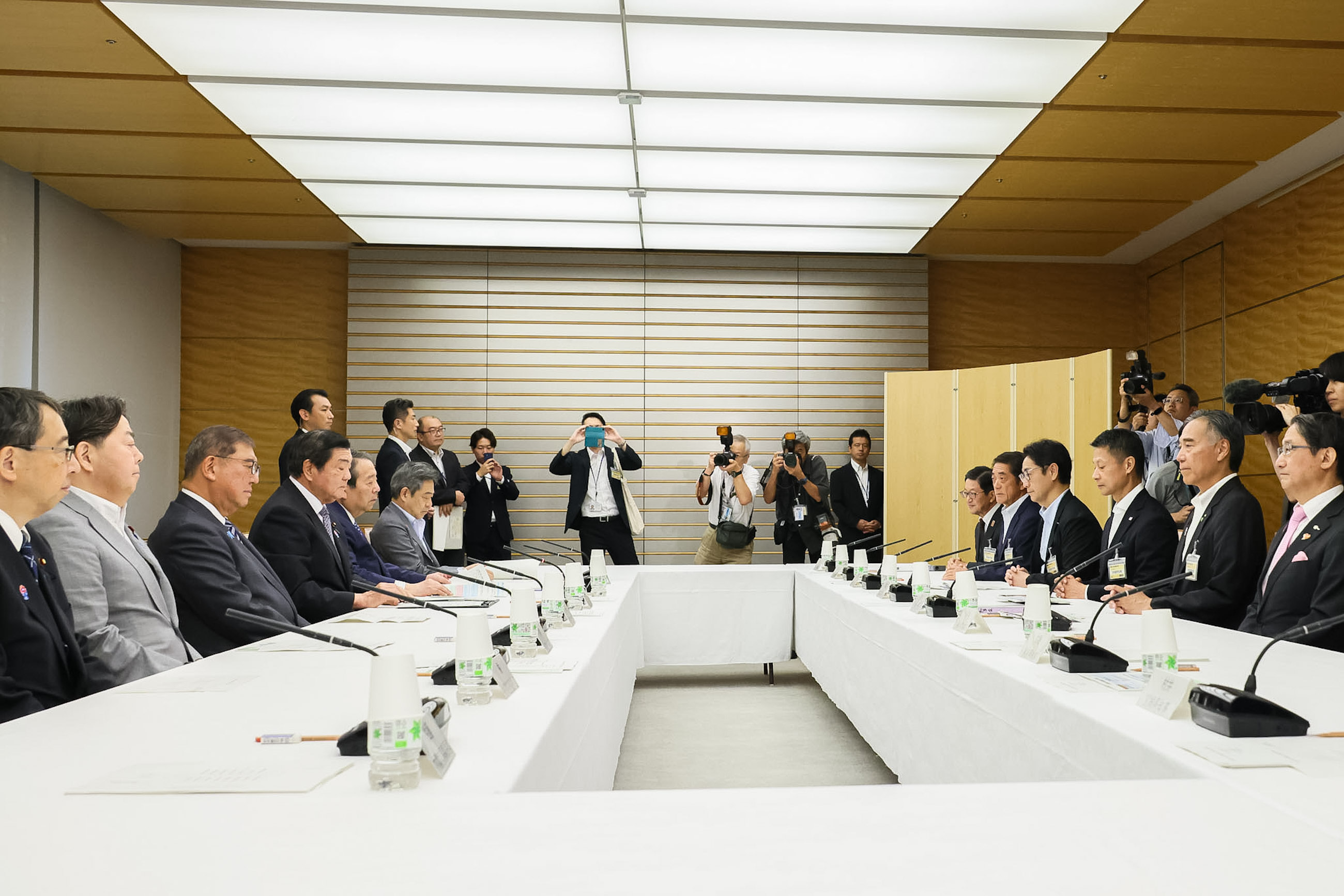 Prime Minister Ishiba holding an exchange of views with prefectural governors (4)