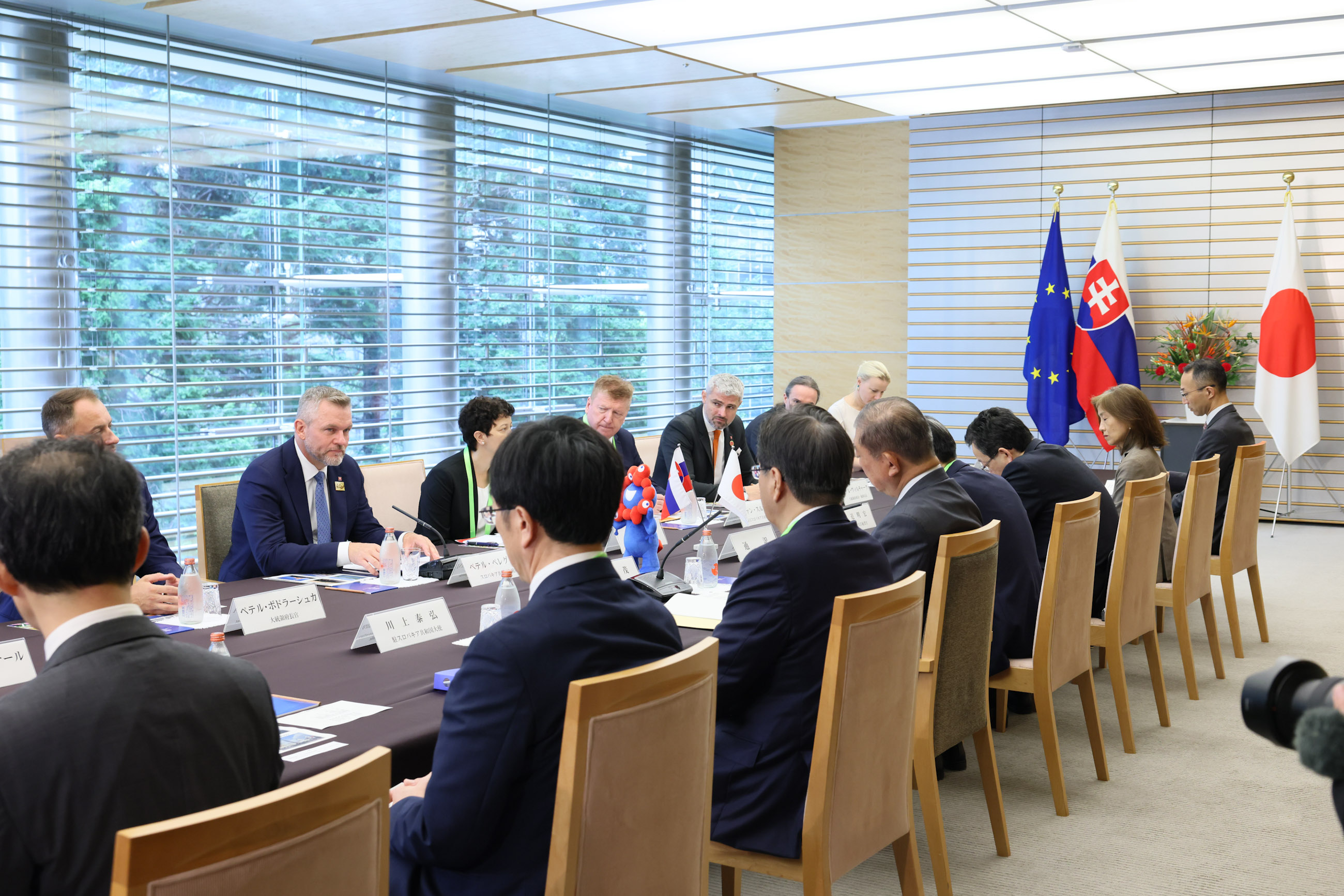 Prime Minister Ishiba holding a meeting with President Pellegrini (4)