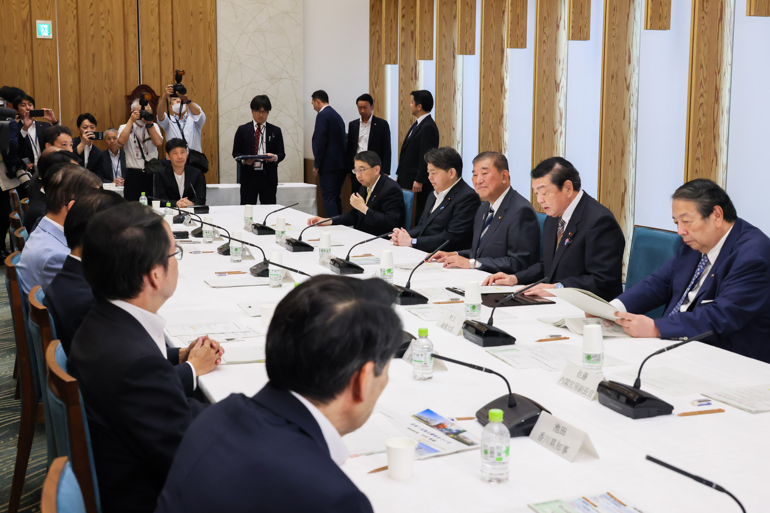 Prime Minister Ishiba holding an exchange of views with prefectural governors (2)