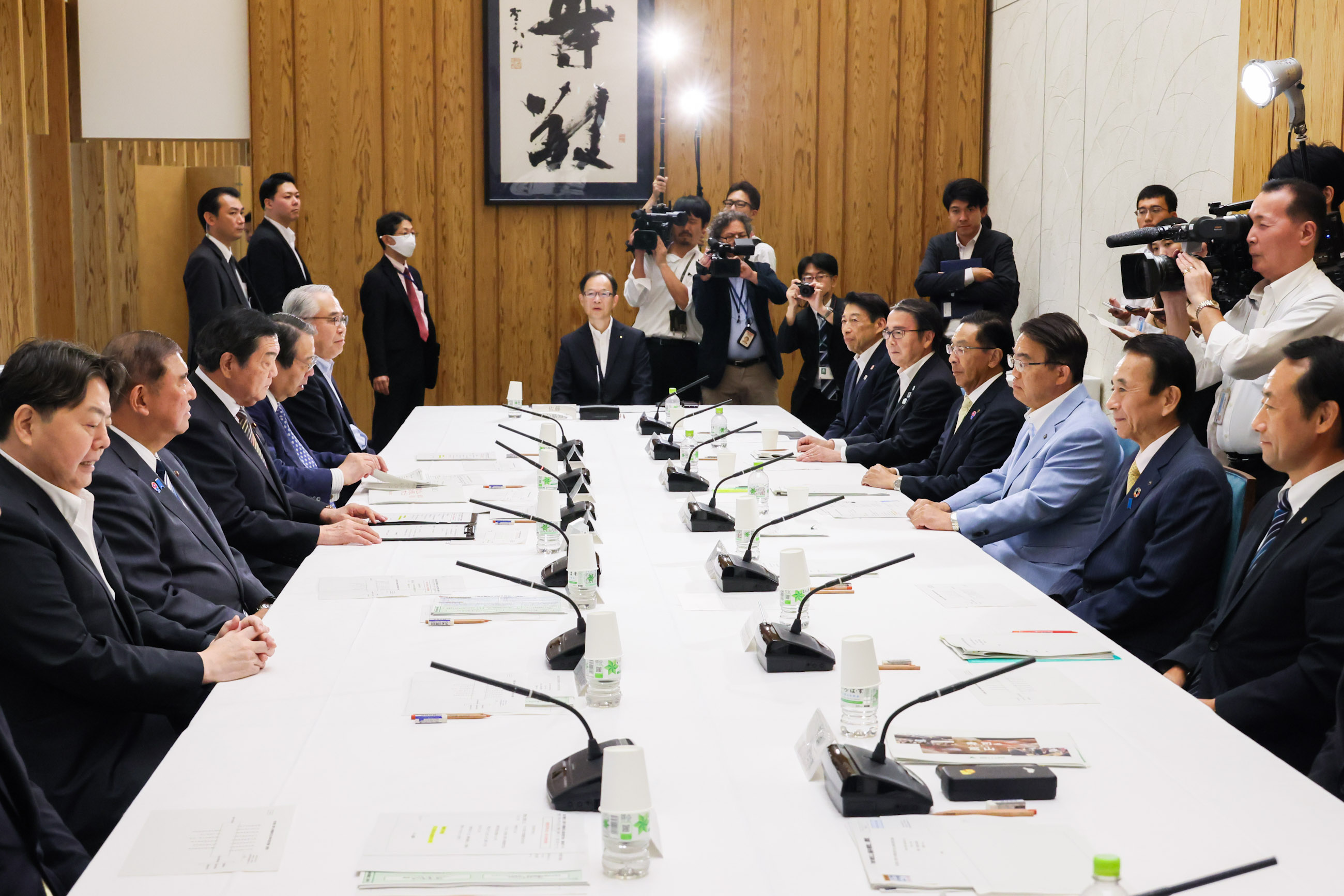 Prime Minister Ishiba holding an exchange of views with prefectural governors (4)