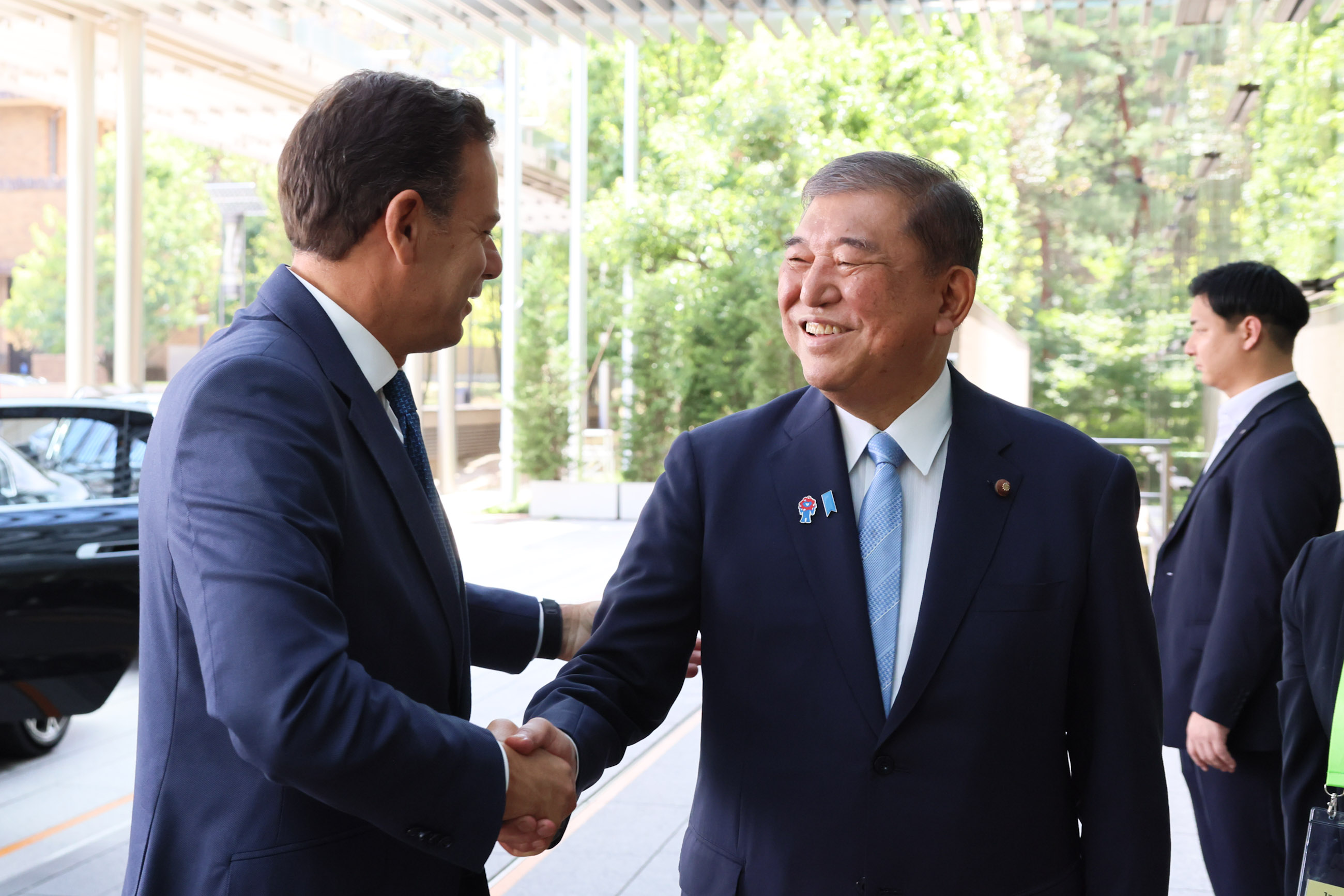 Prime Minister Ishiba welcoming Prime Minister Luís Montenegro