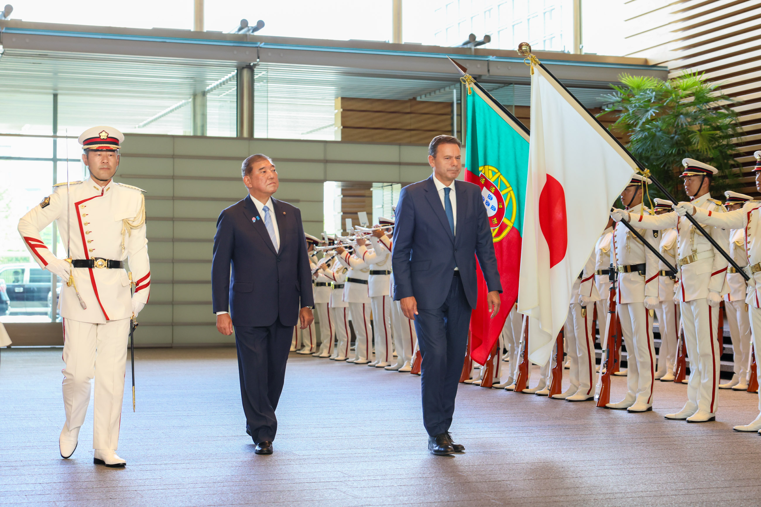 Salute and guard of honor of ceremony (4)