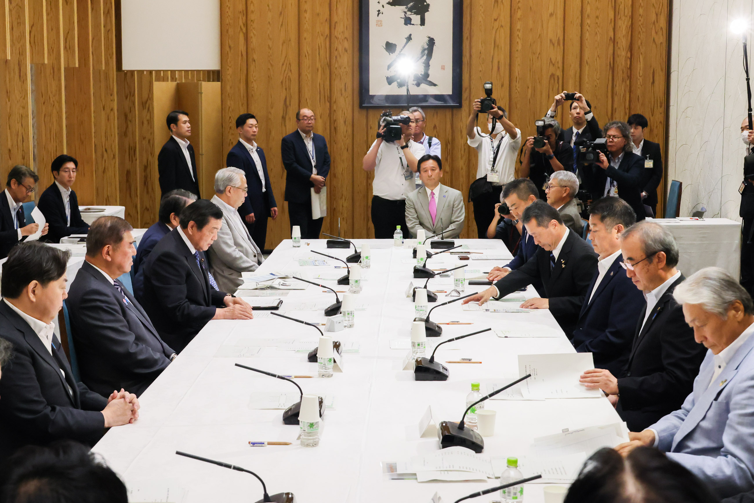 Prime Minister Ishiba holding an exchange of views with prefectural governors (3)