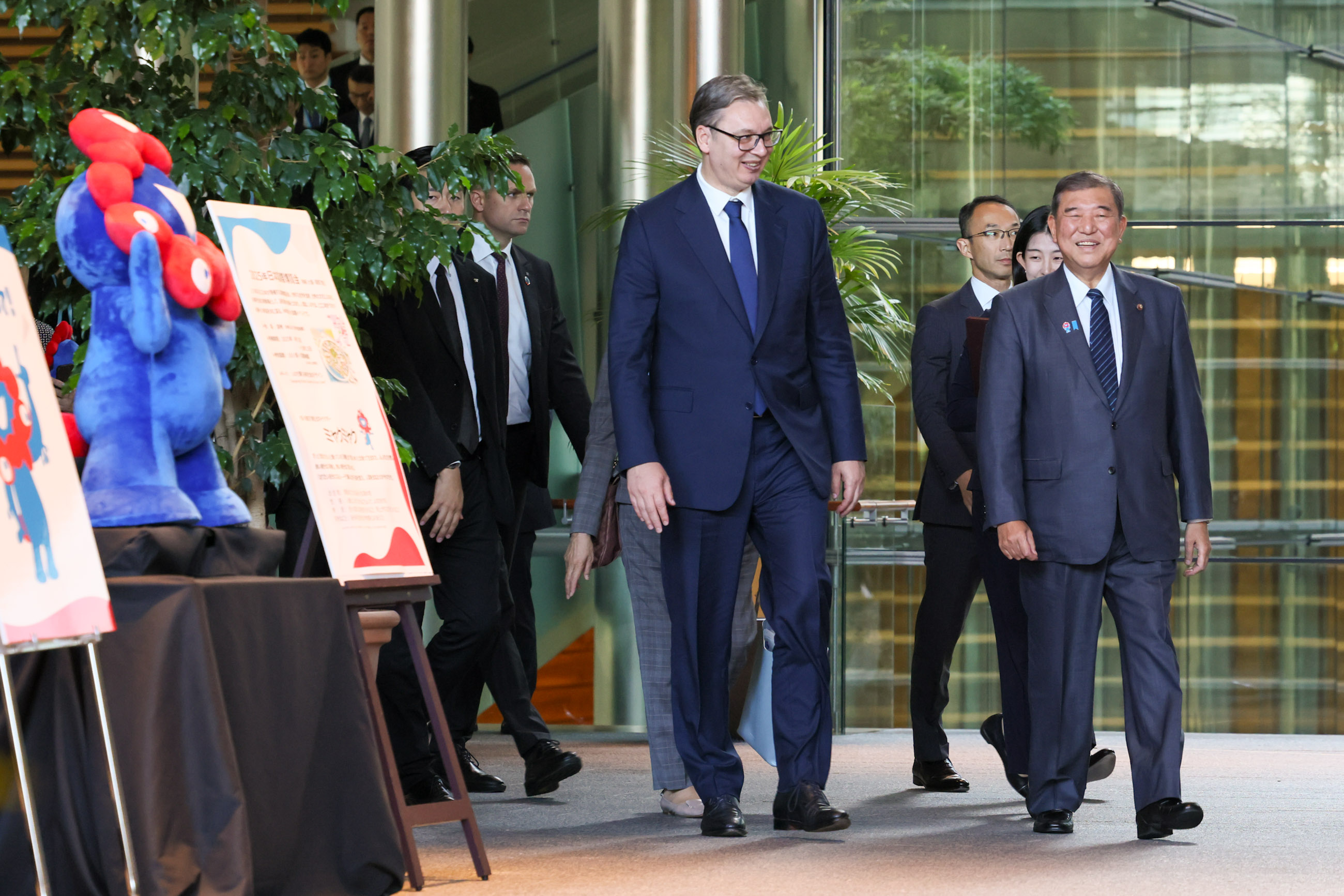 Prime Minister Ishiba seeing off President Vučić (1)