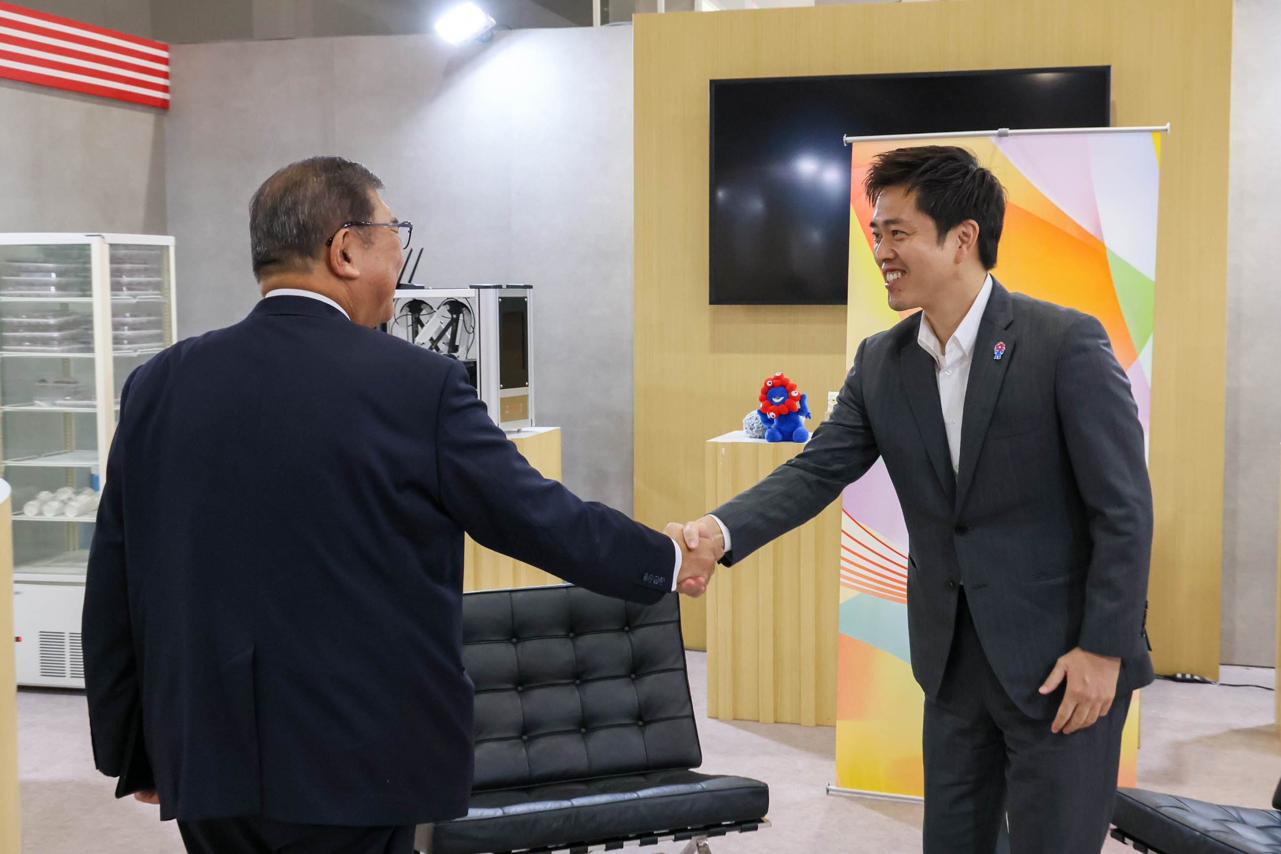 Prime Minister Ishiba meeting with Osaka Governor Yoshimura (1)