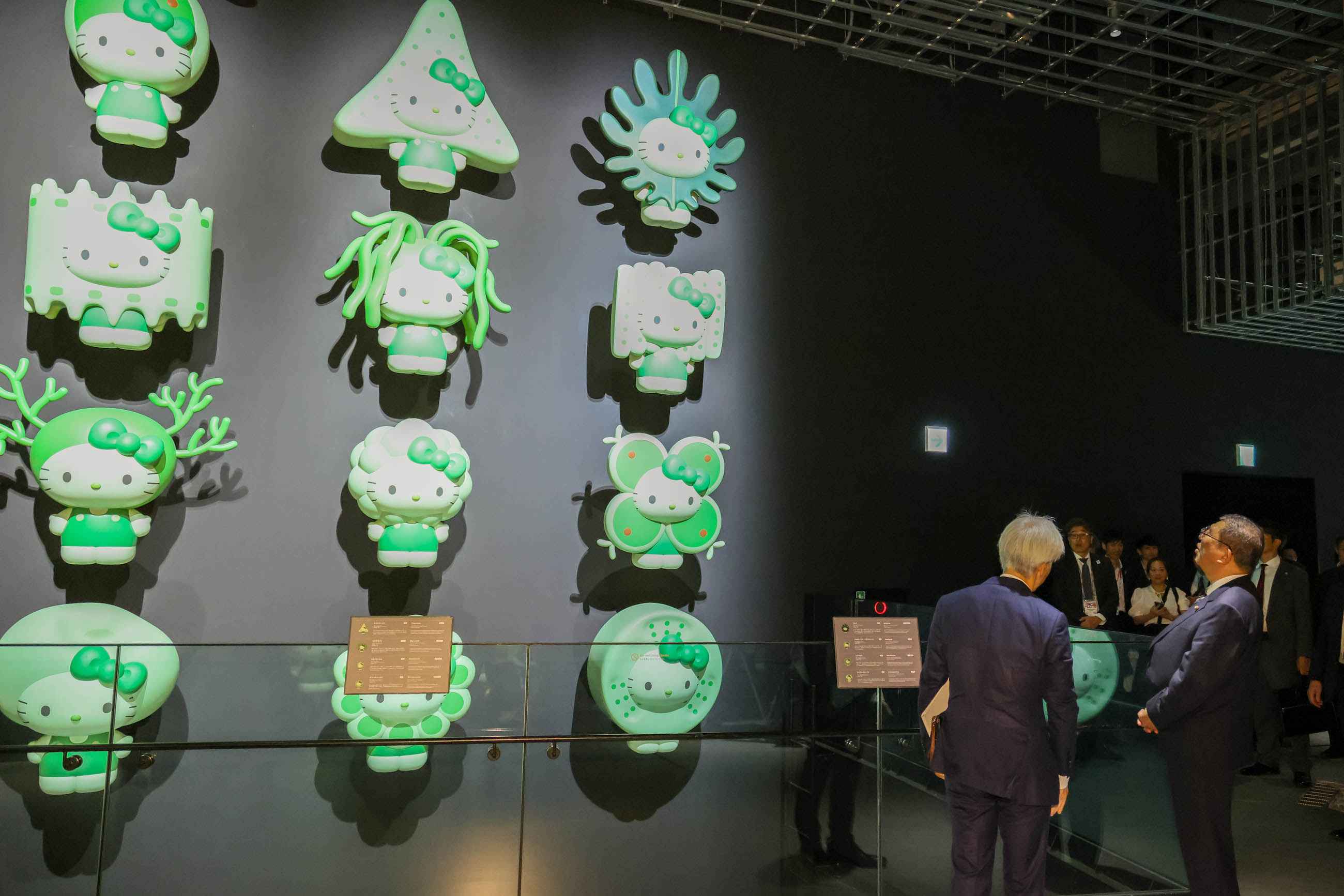 Prime Minister Ishiba visiting the Japan Pavilion (2)