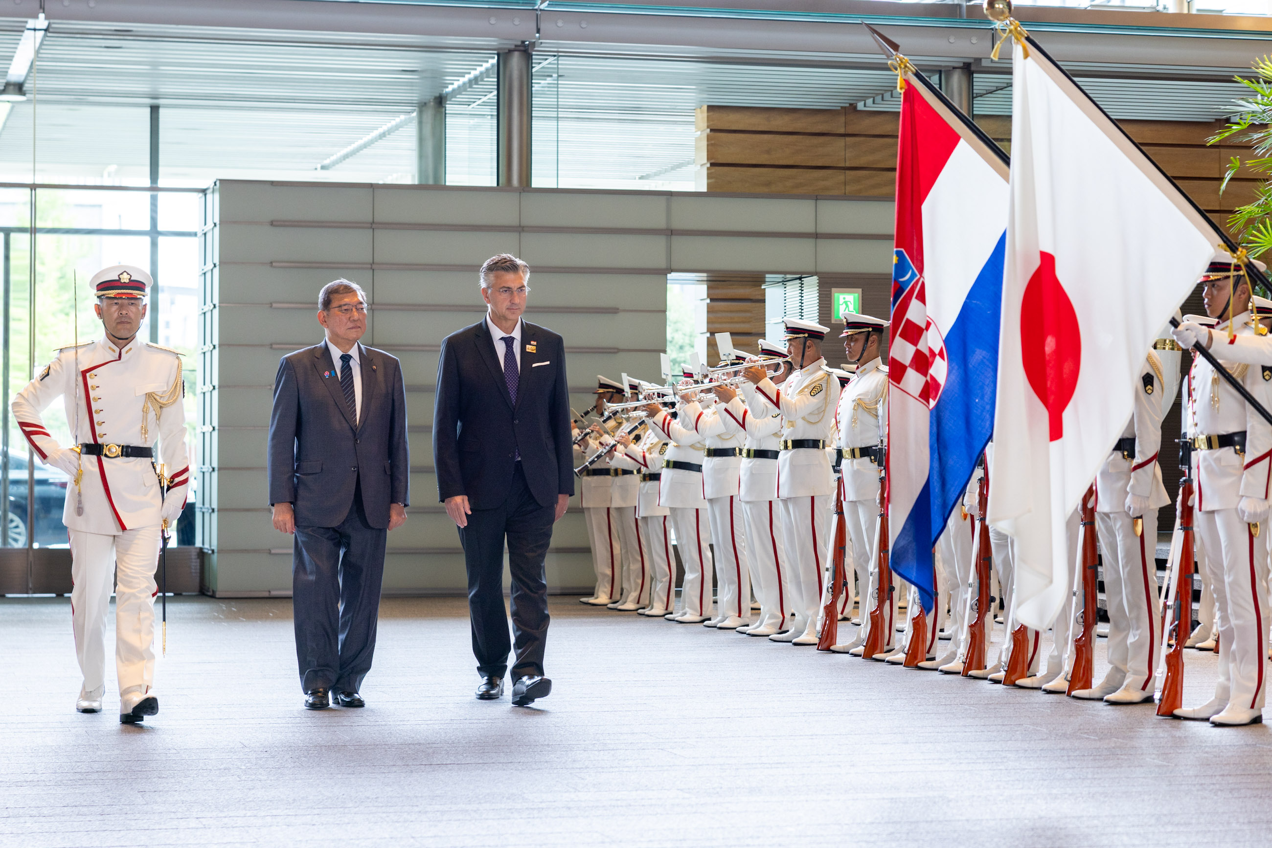 Salute and guard of honor ceremony (4)