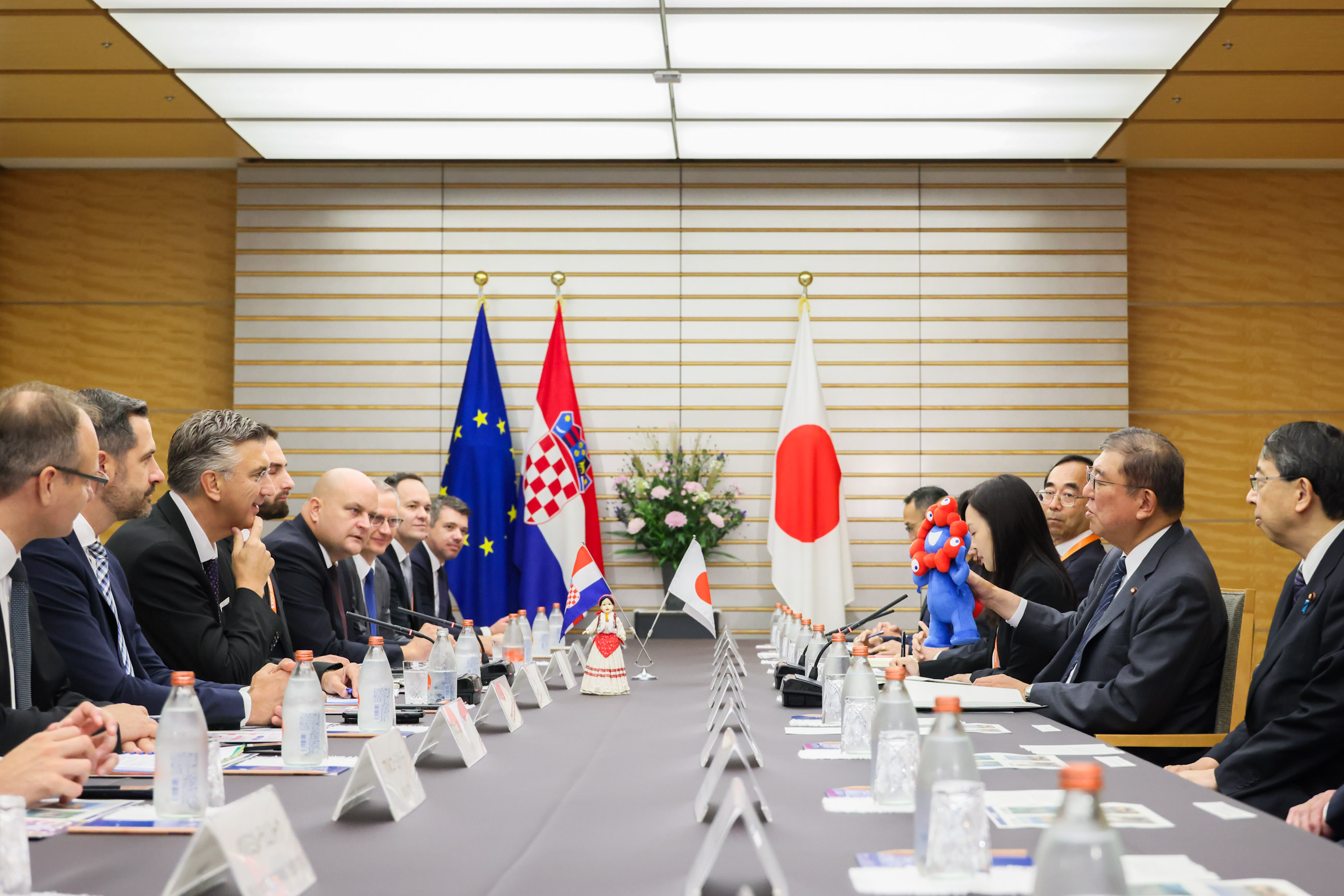Japan-Croatia Summit Meeting (4)