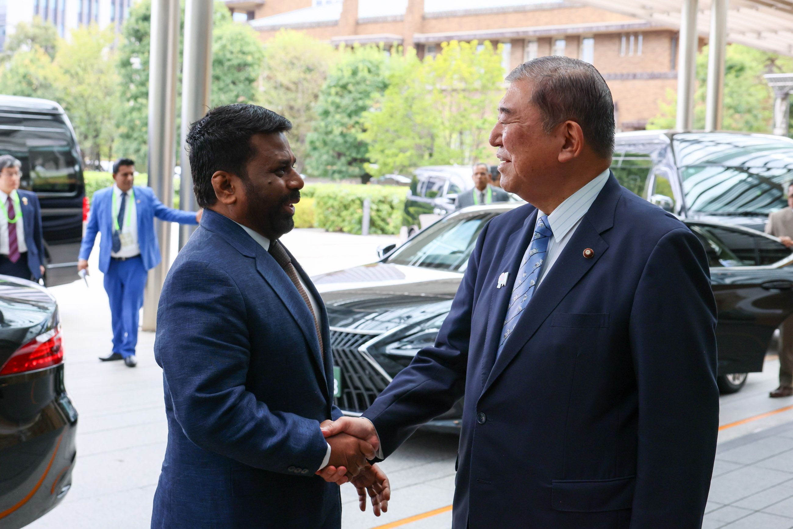 Prime Minister Ishiba welcoming President Disanayaka