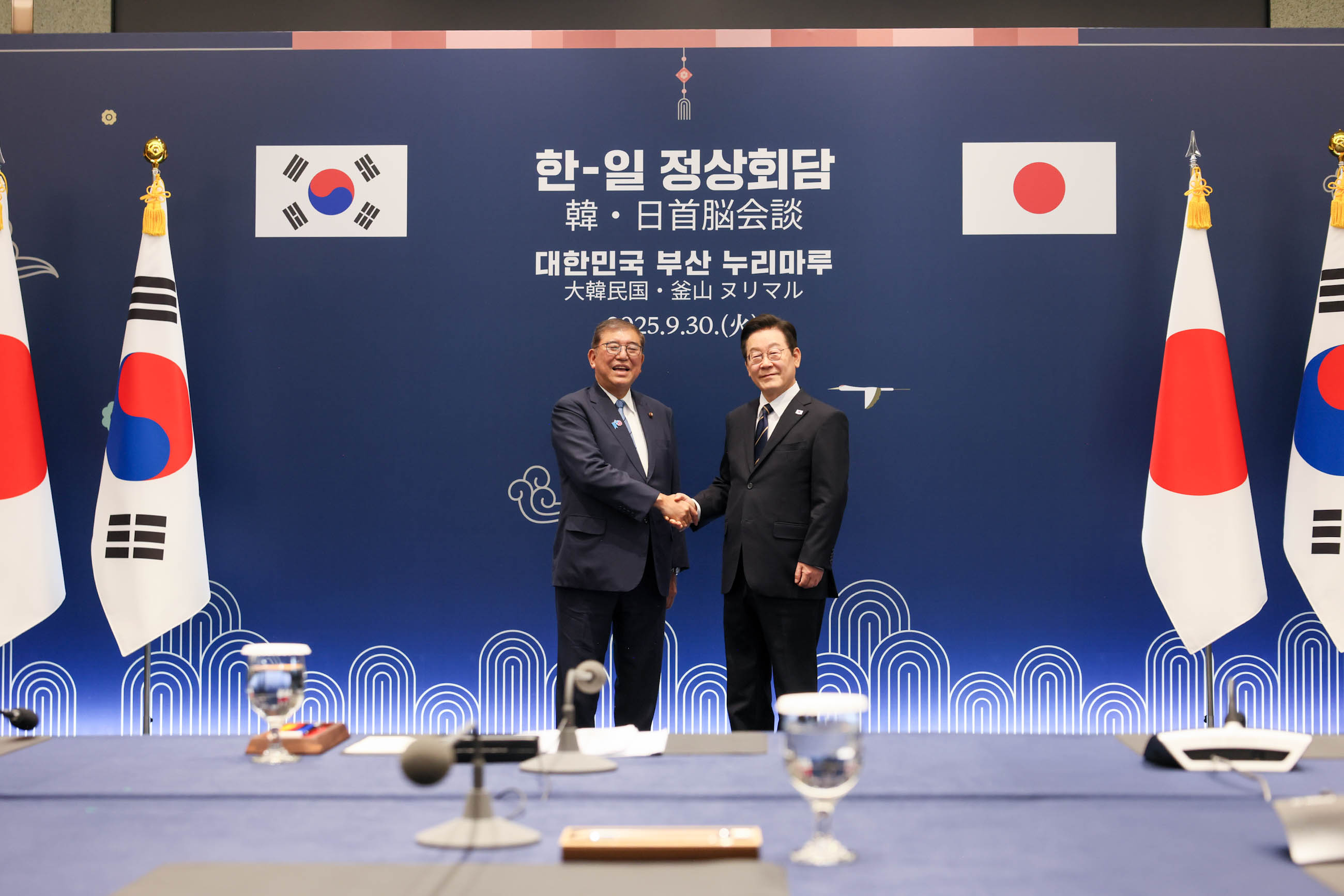 Japan-ROK Summit Meeting (2)