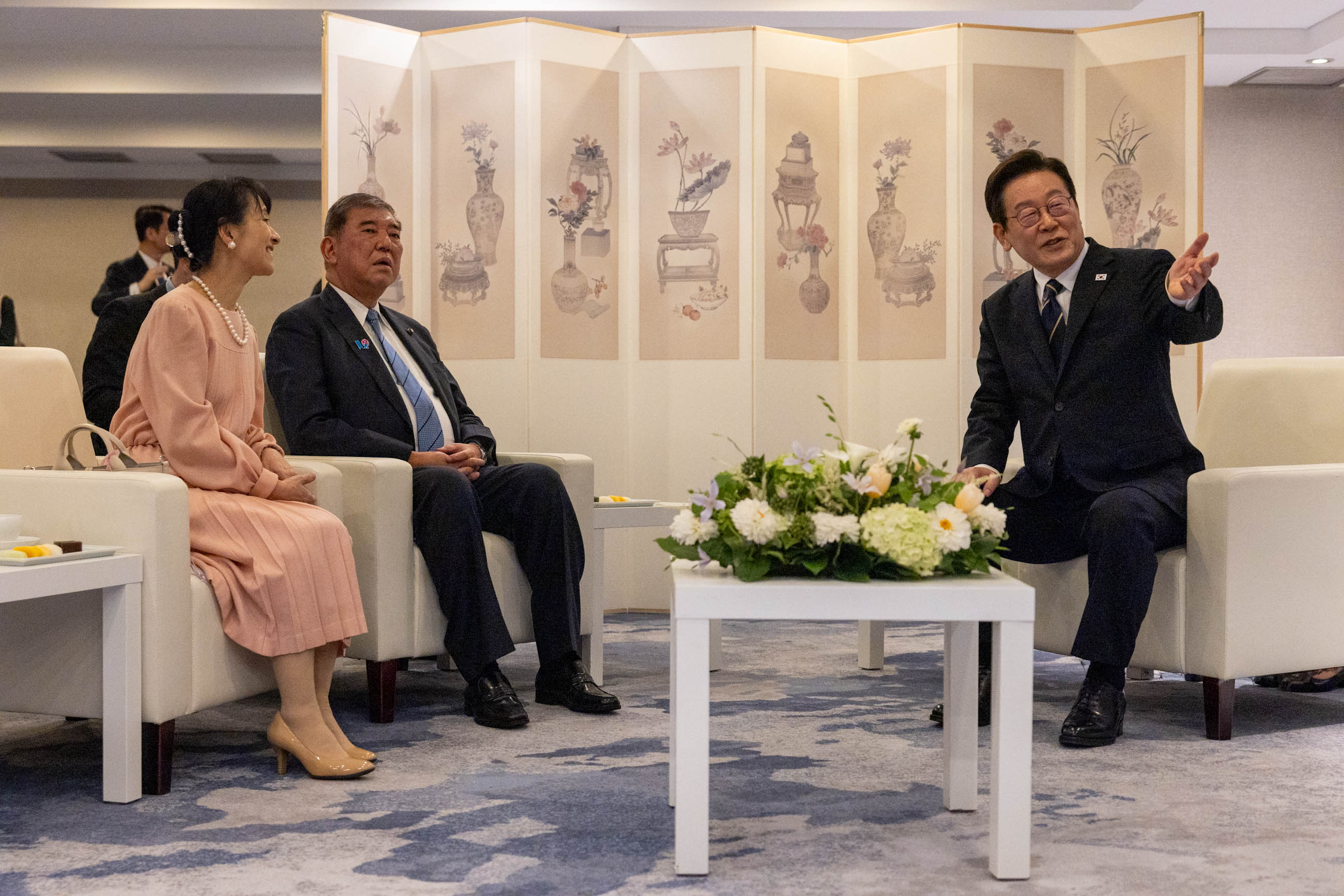 Leaders having a conversation (1)