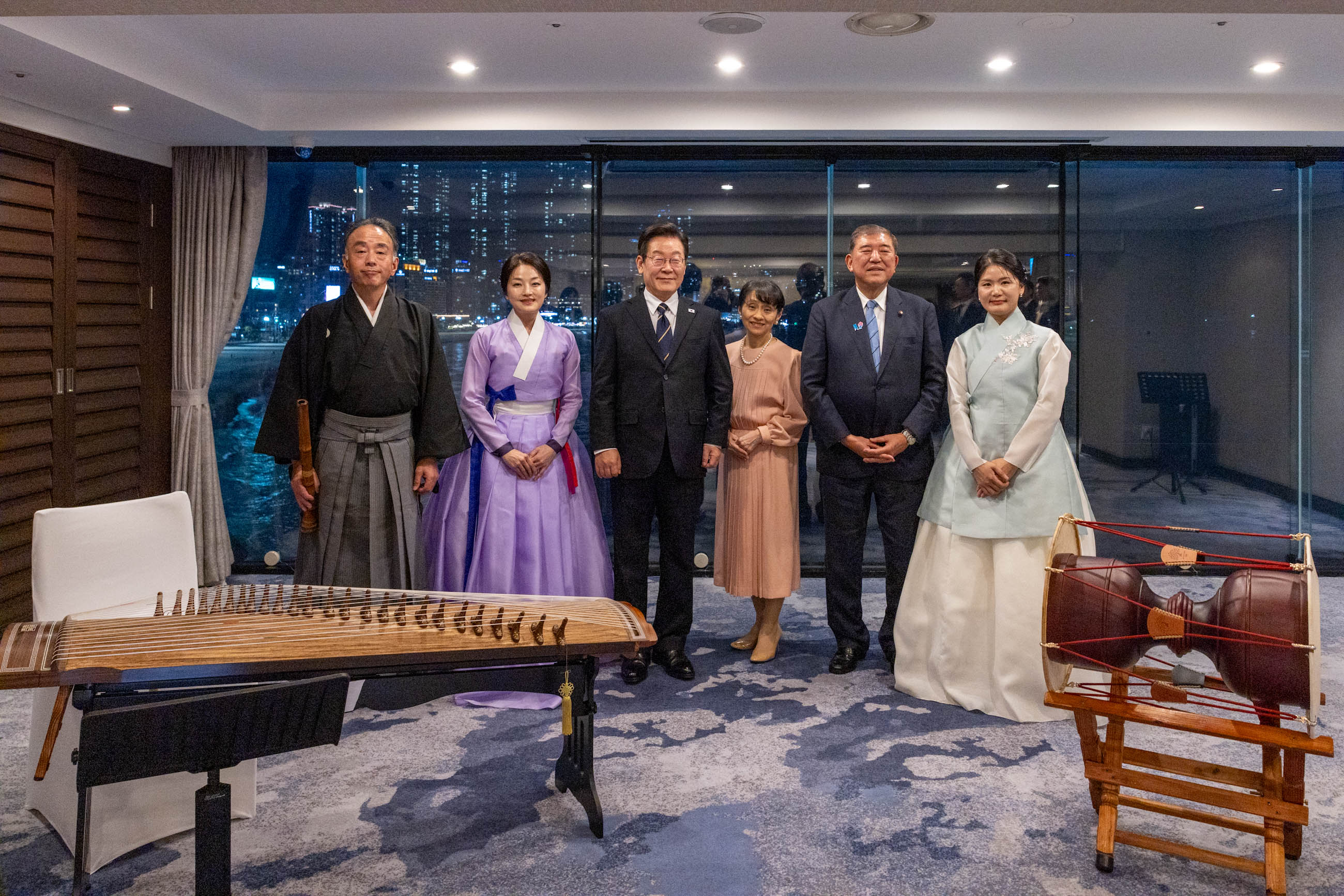 Leaders having a conversation (3)