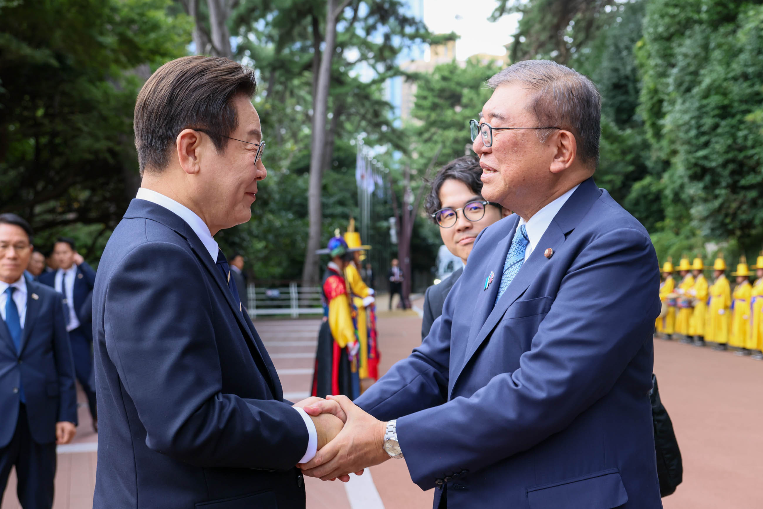 Prime Minister Ishiba visiting Nurimaru APEC House (1)