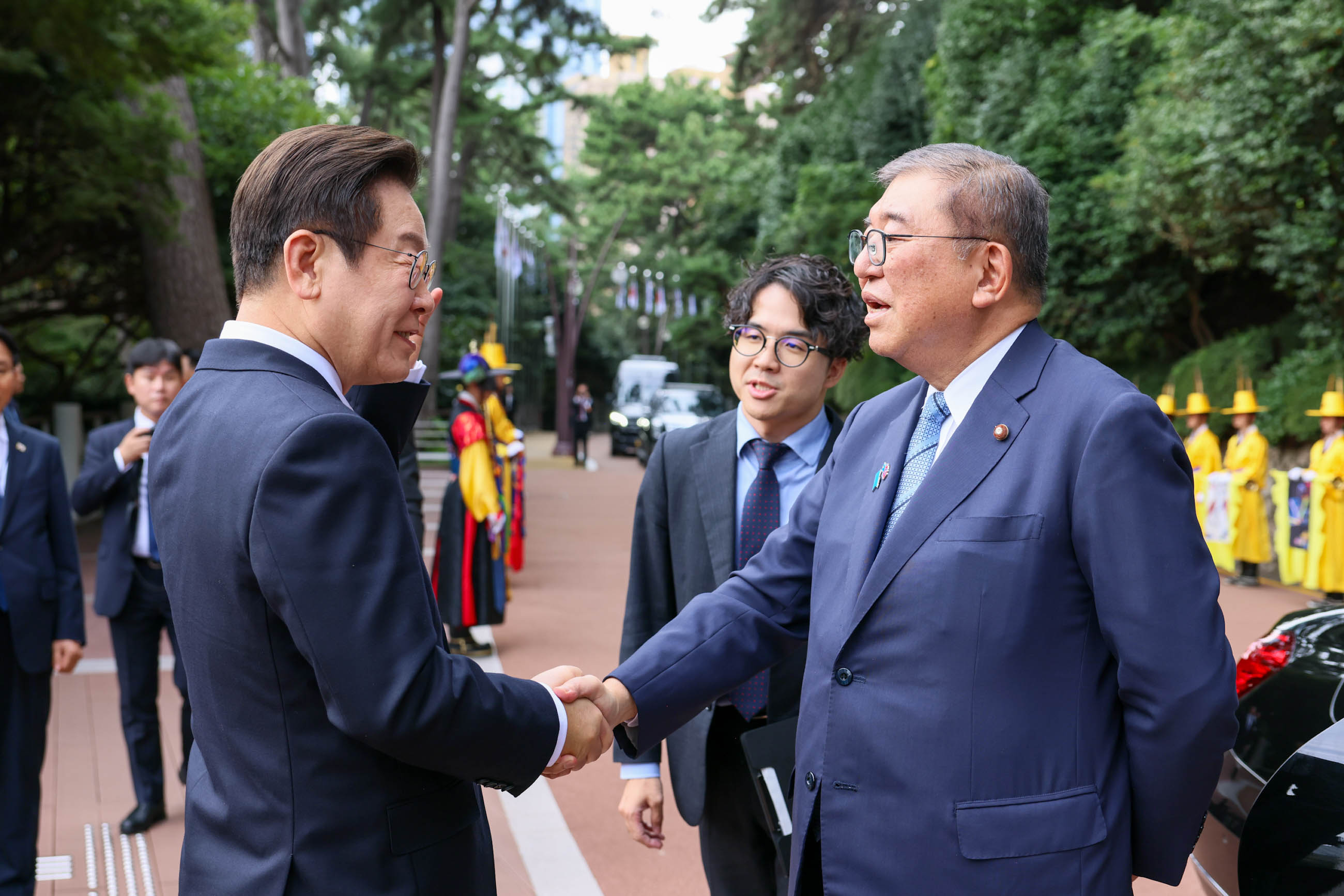 Prime Minister Ishiba visiting Nurimaru APEC House (2)