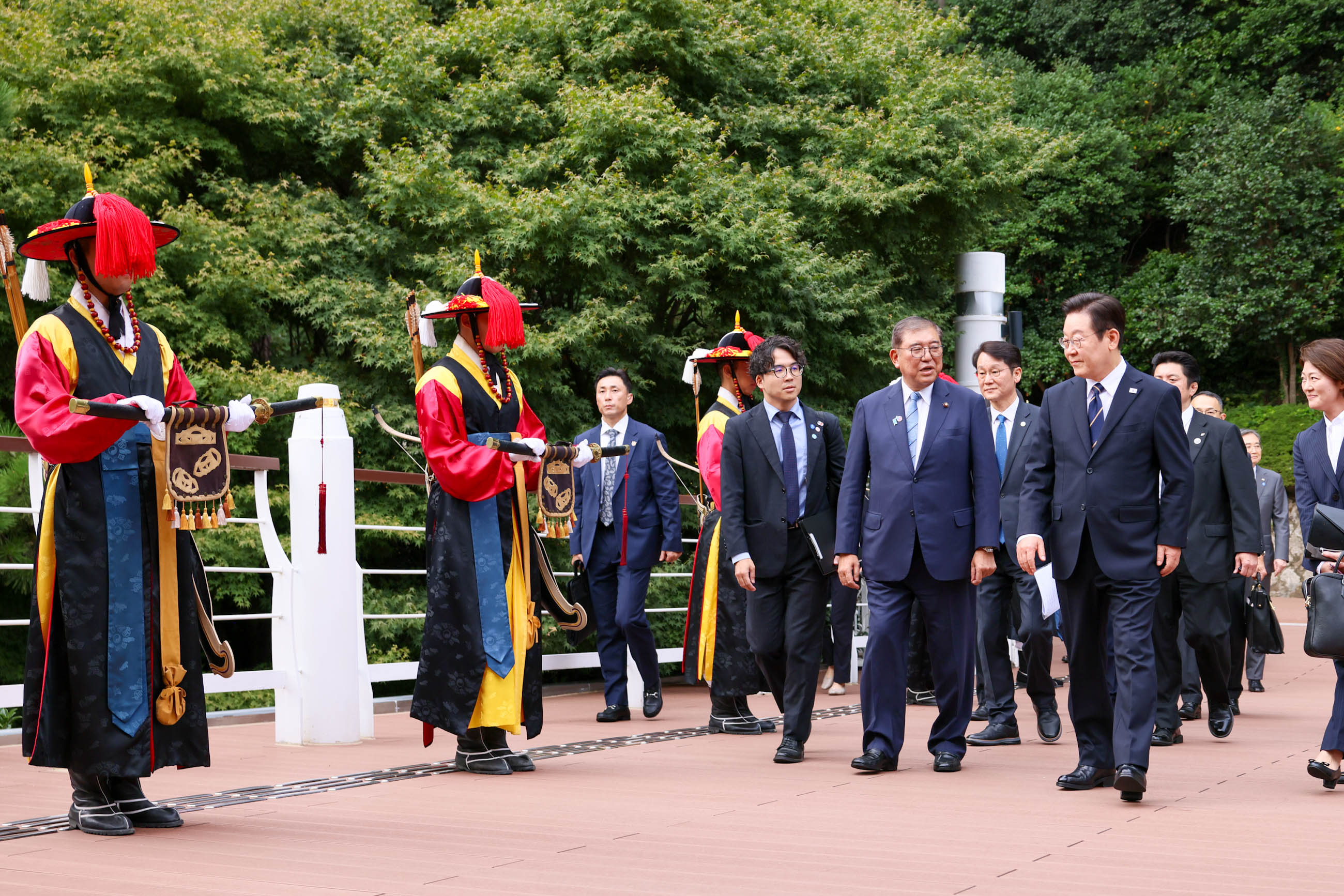 Prime Minister Ishiba visiting Nurimaru APEC House (3)