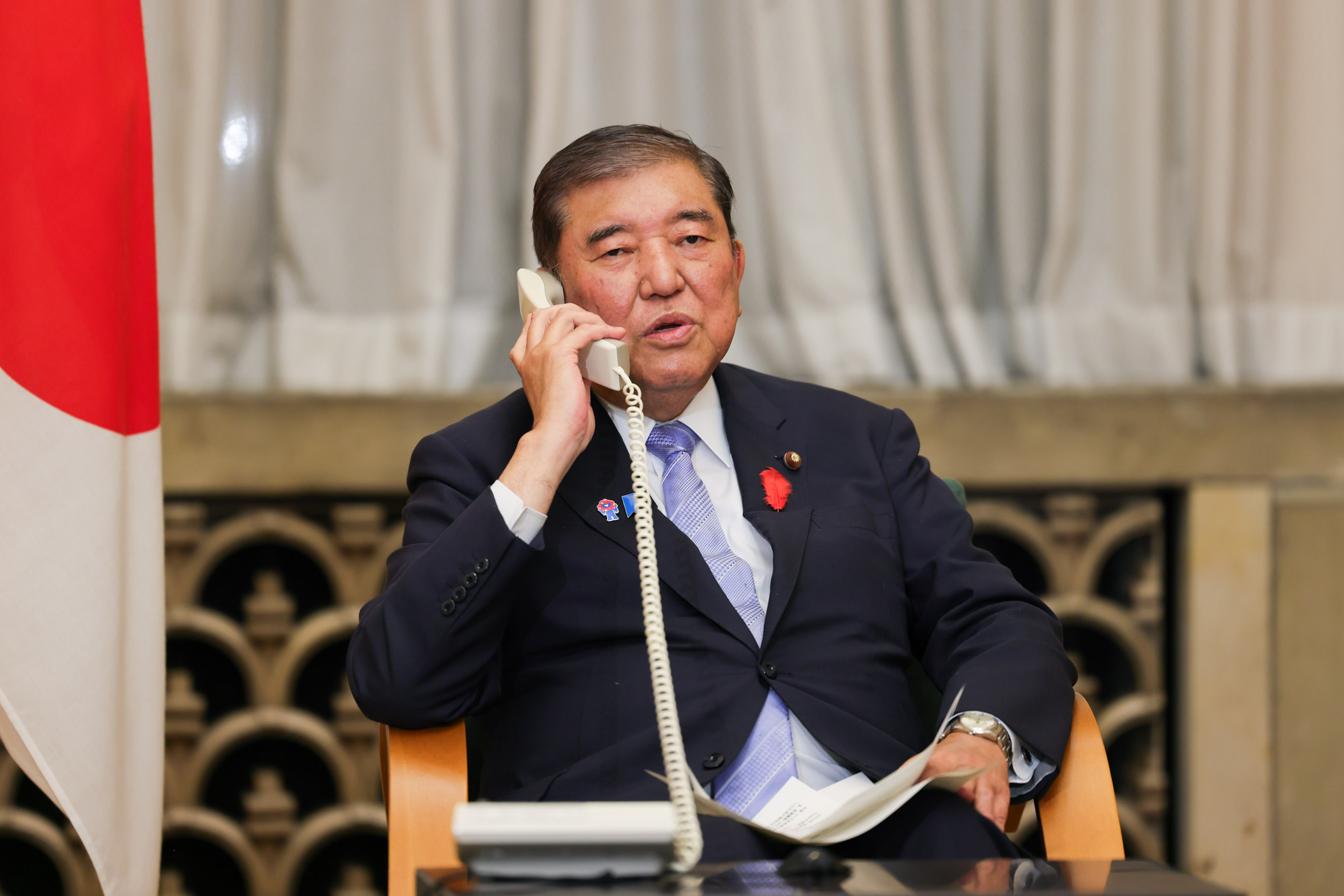 Prime Minister Ishiba making a congratulatory call (2)