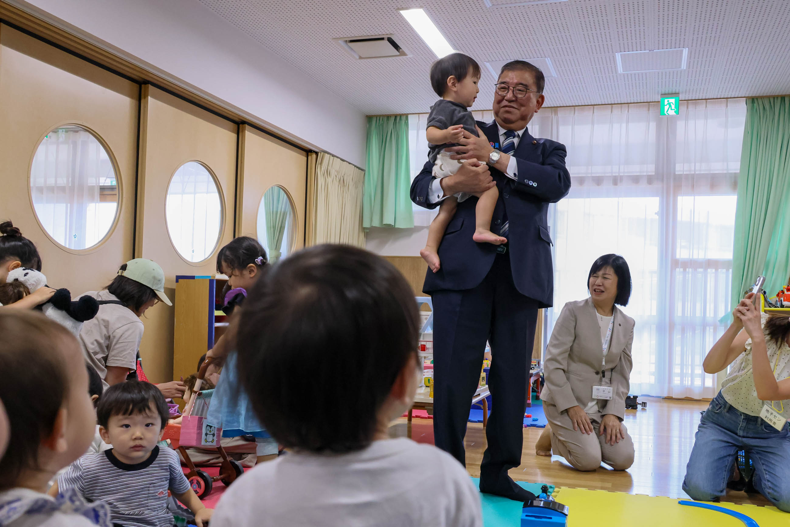 Visit to a Comprehensive Support Center for Childcare and Child-raising