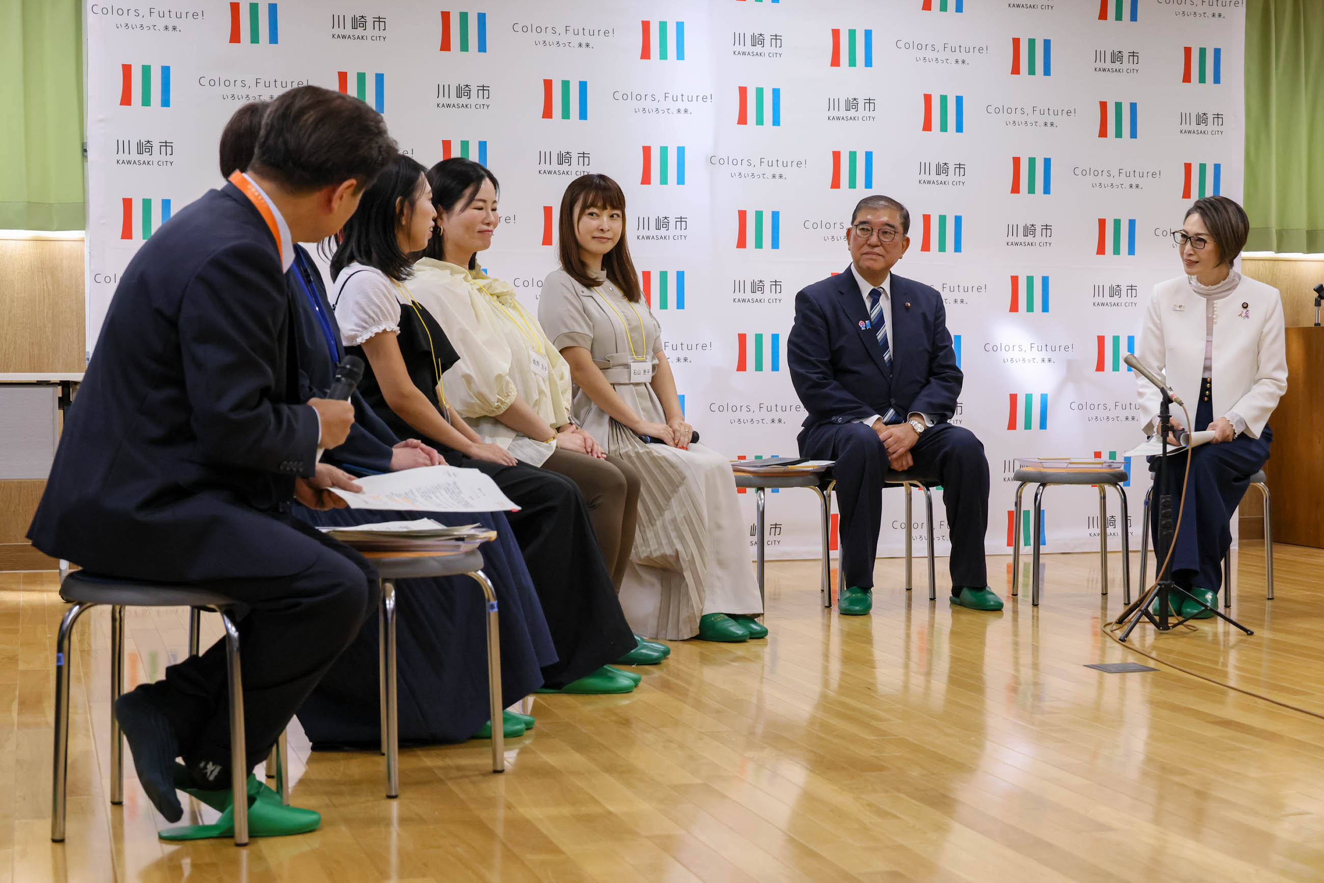 Prime Minister Ishiba exchanging views (1)