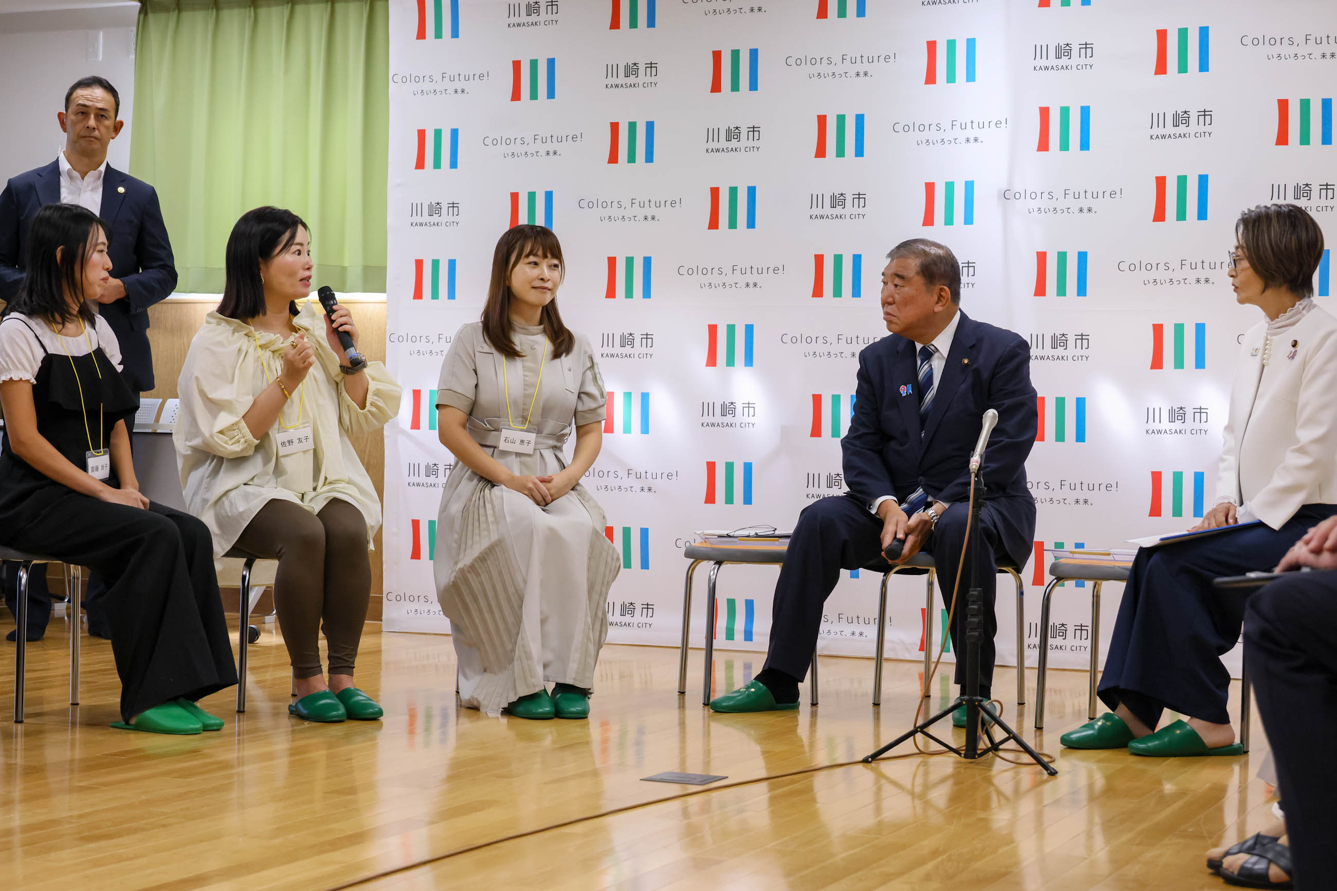 Prime Minister Ishiba exchanging views (4)