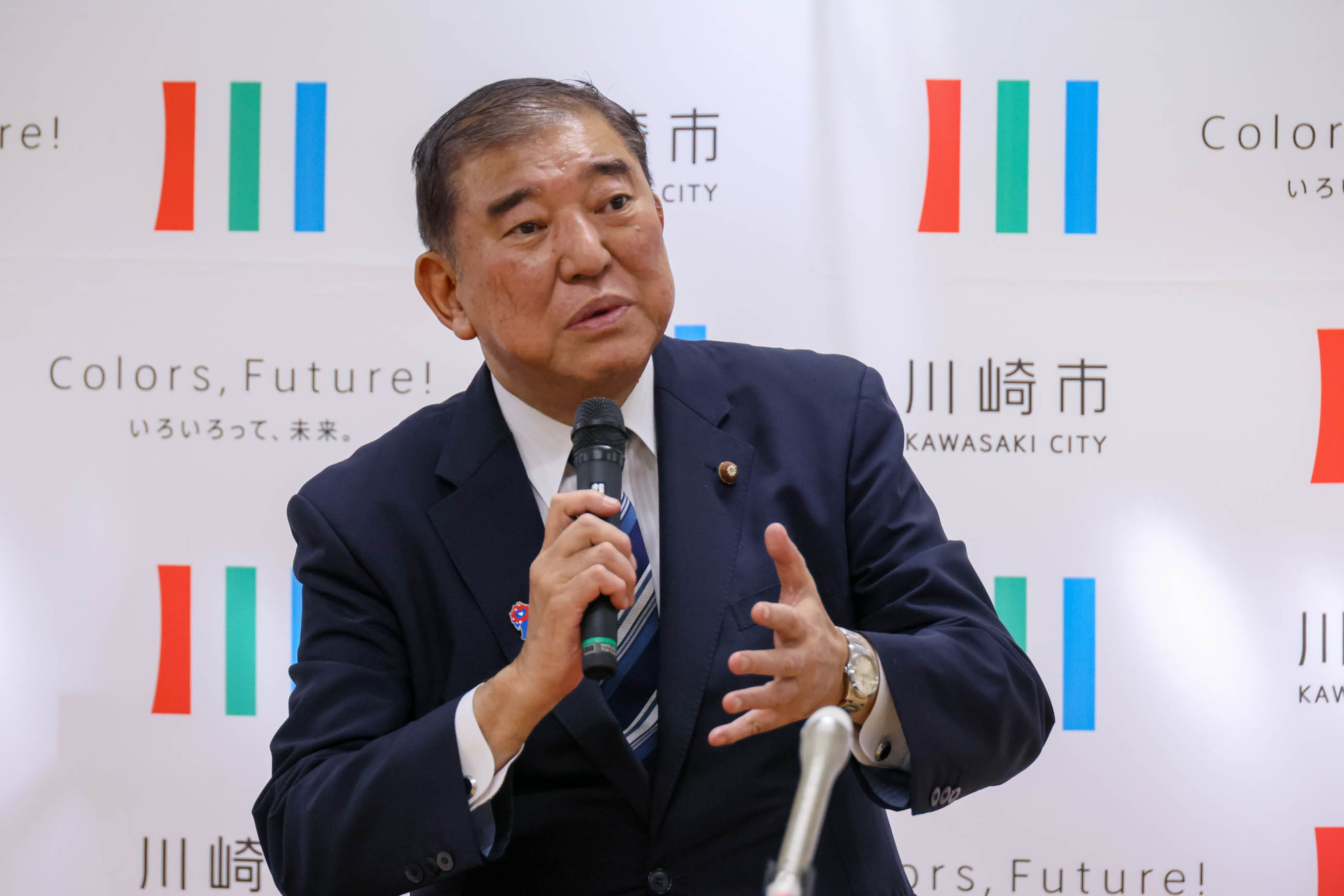 Prime Minister Ishiba exchanging views (6)