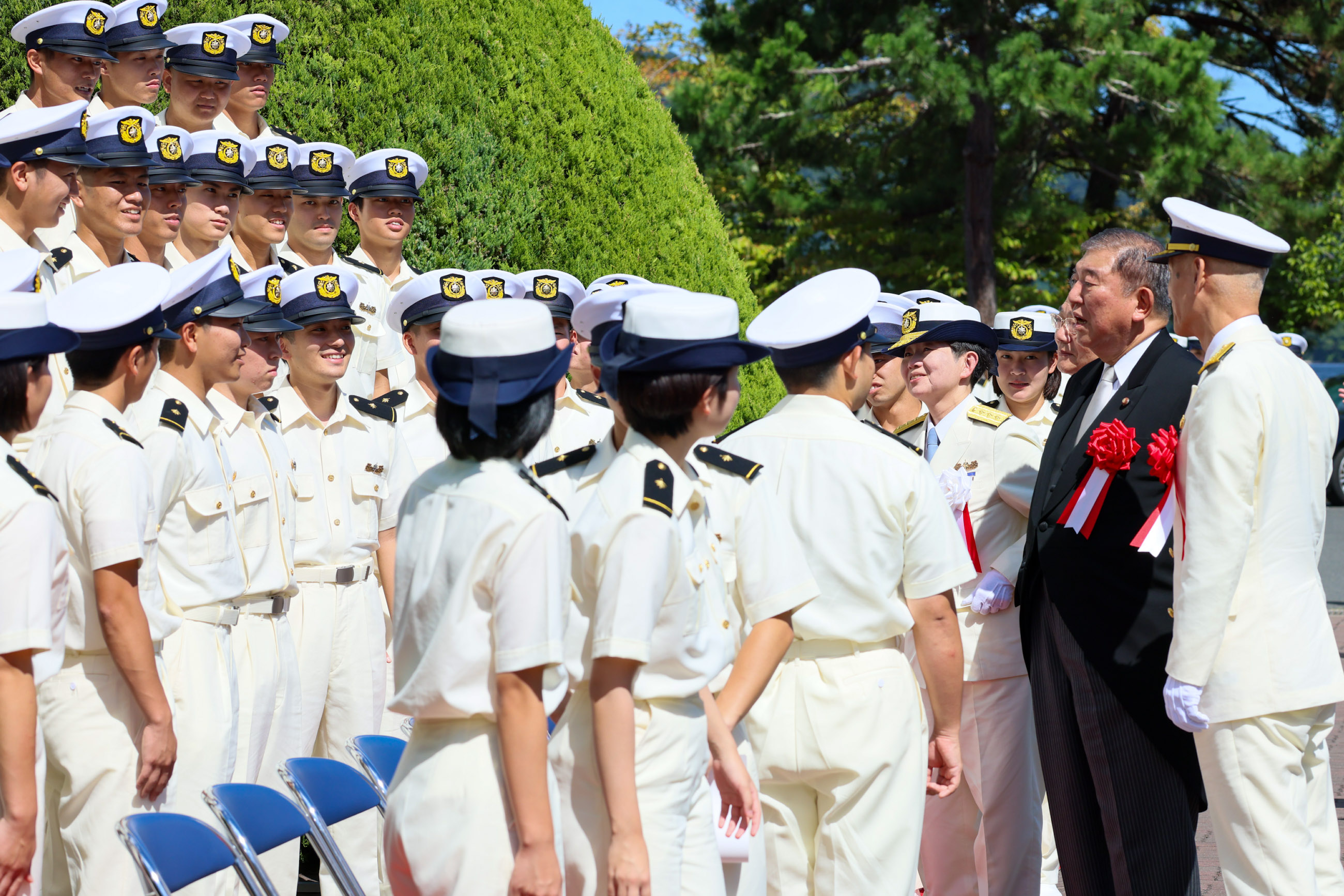 Prime Minister Ishiba attending a commemorative photograph session (4)