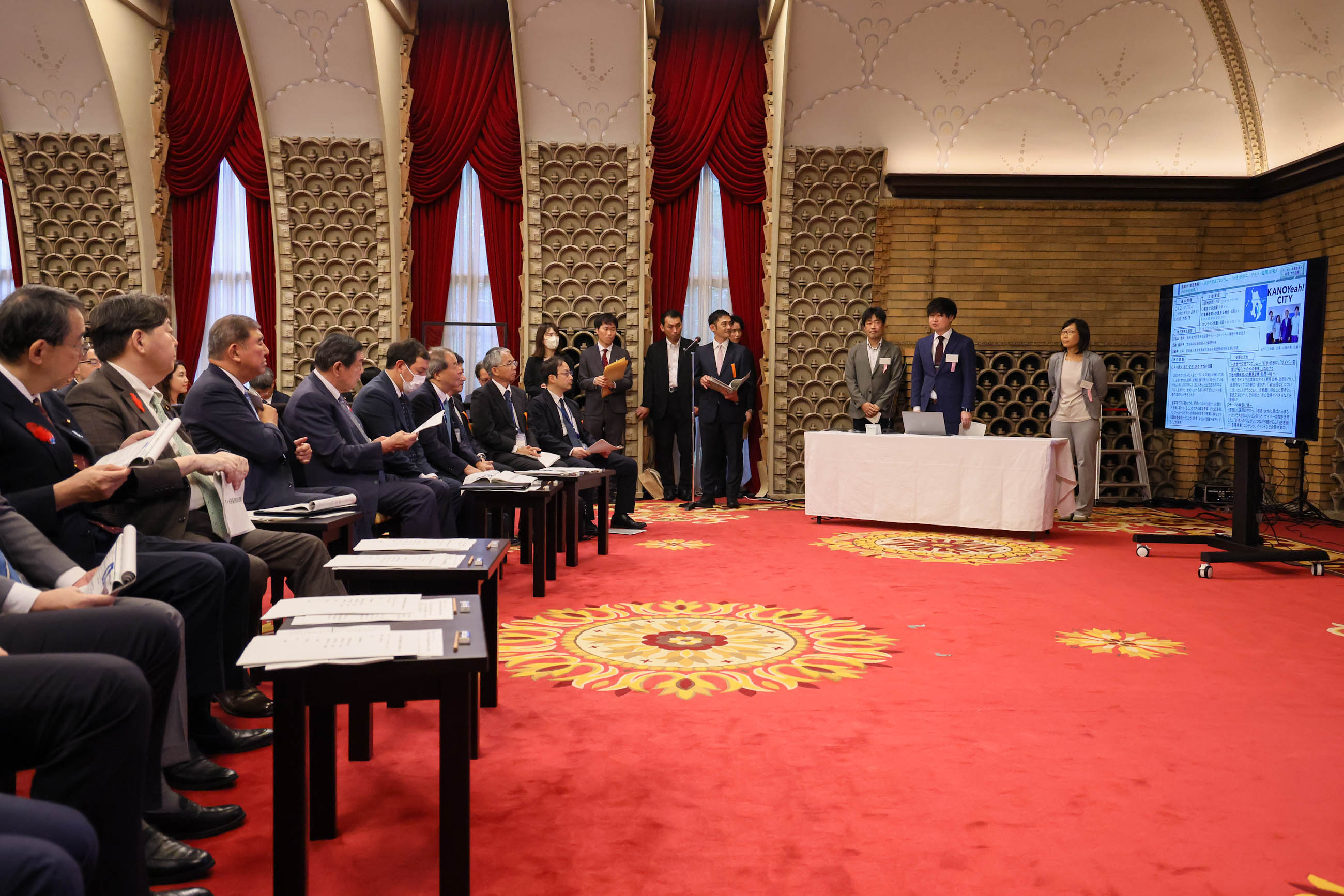 Prime Minister Ishiba being briefed 