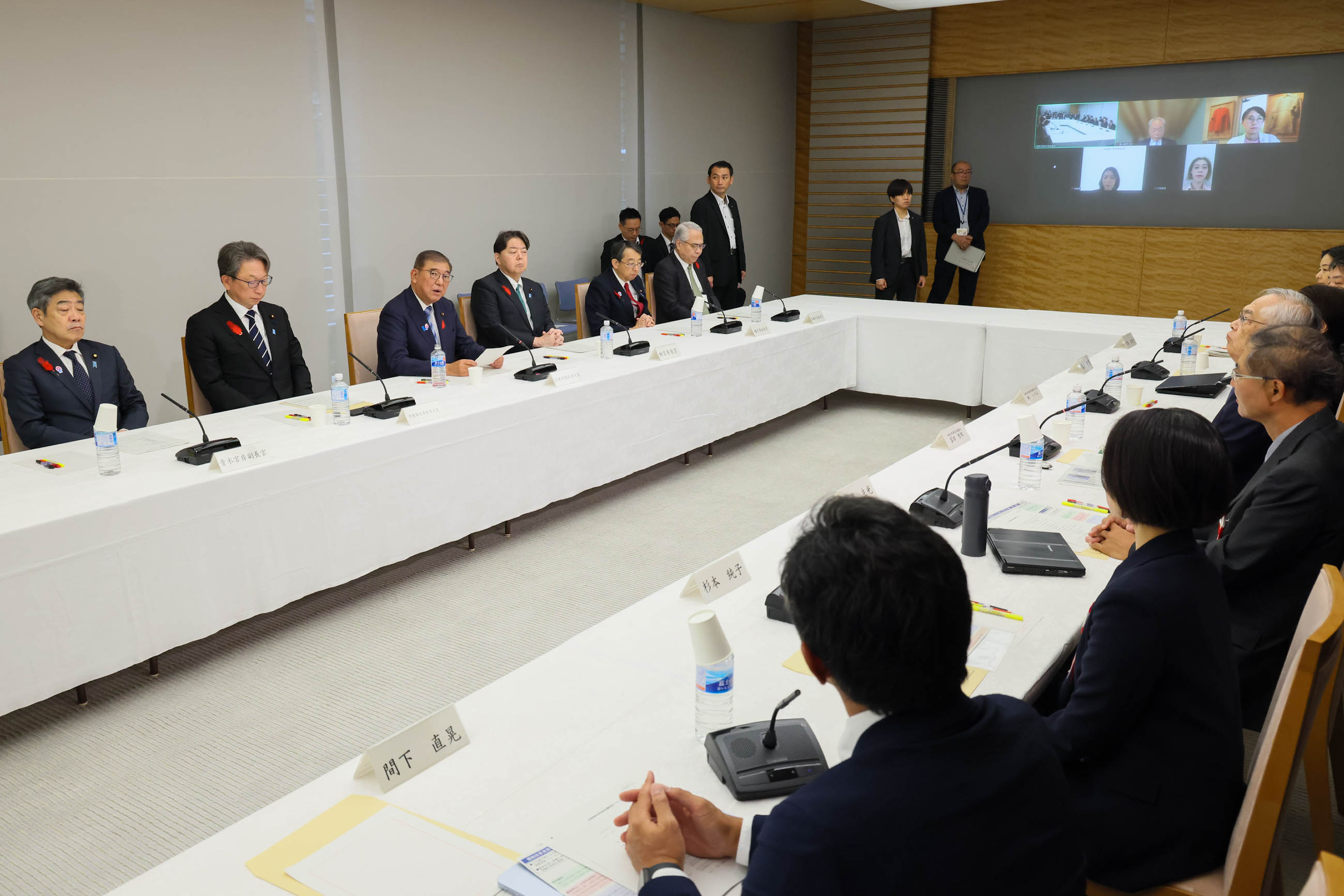 Prime Minister Ishiba wrapping up the meeting (2)