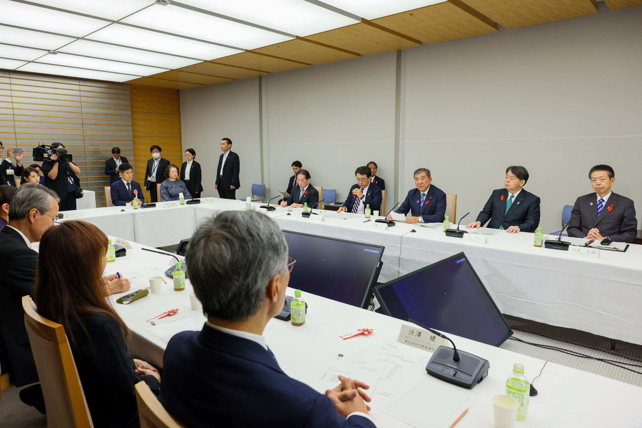 Prime Minister Ishiba wrapping up the meeting (3)