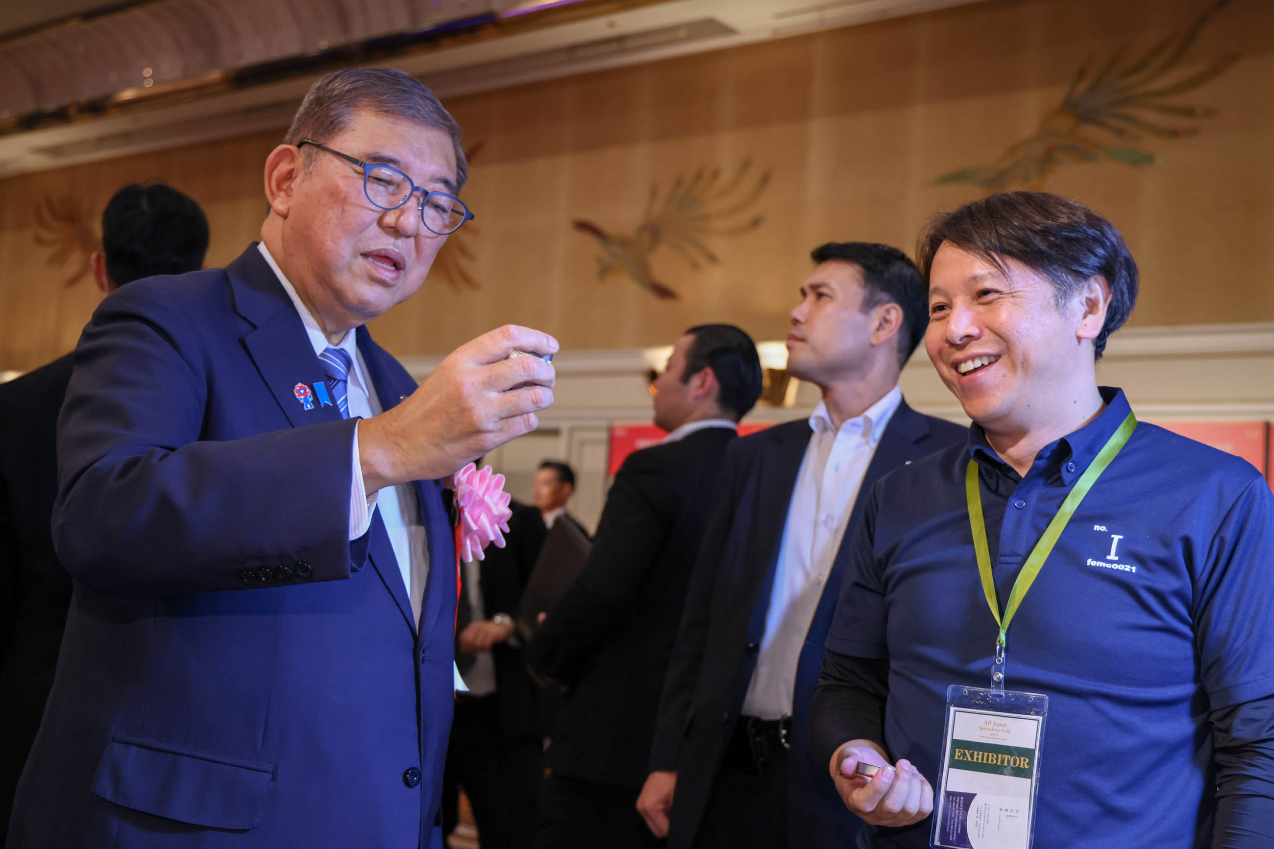 Prime Minister Ishiba observing the venue (3)