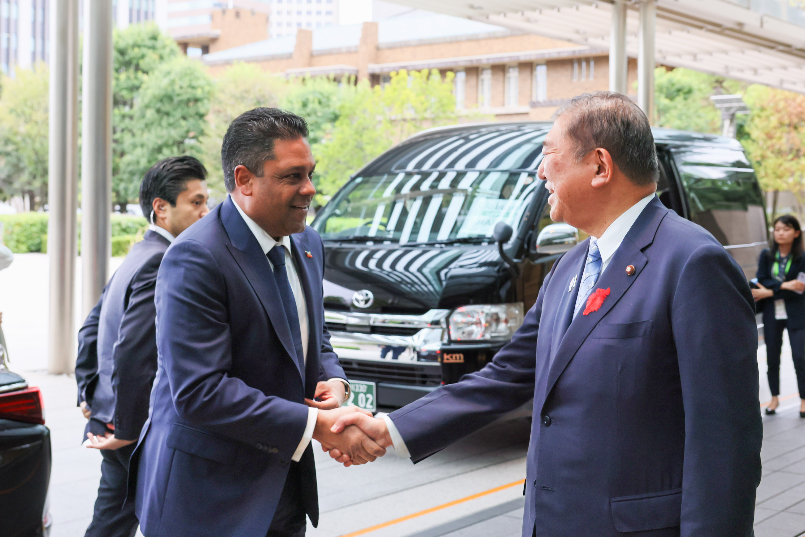 Prime Minister Ishiba welcoming President of TPC Saint-Cyr