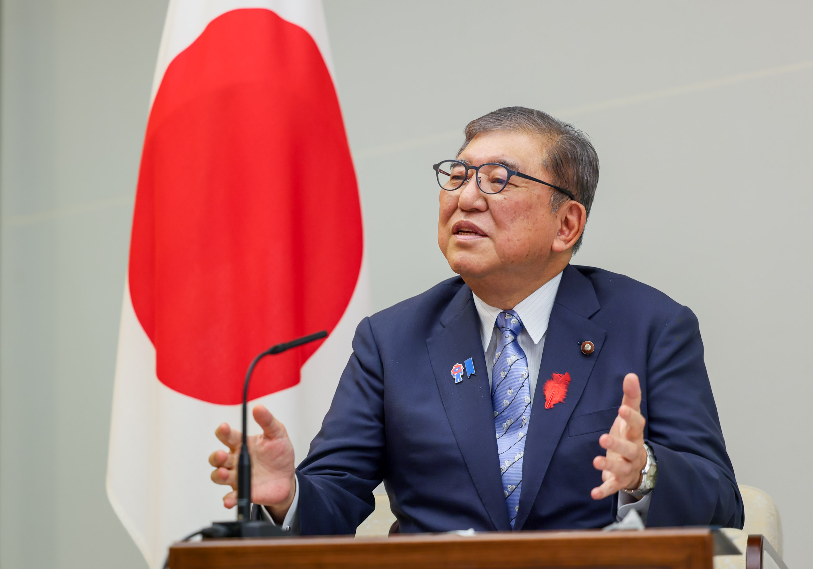 Prime Minister Ishiba conveying his congratulations (3)