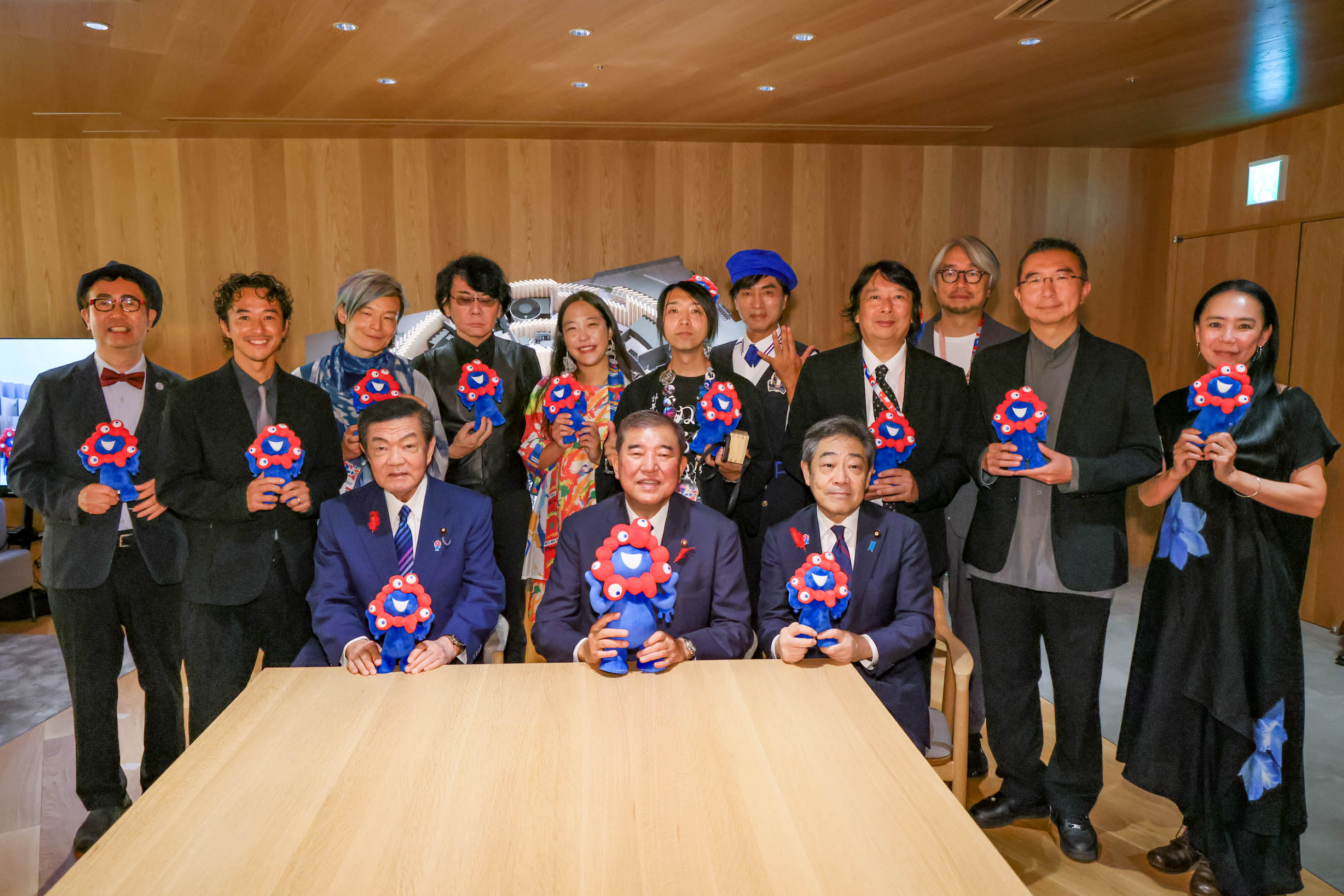 Prime Minister Ishiba exchanging views with the Thematic Project Producers of the Expo