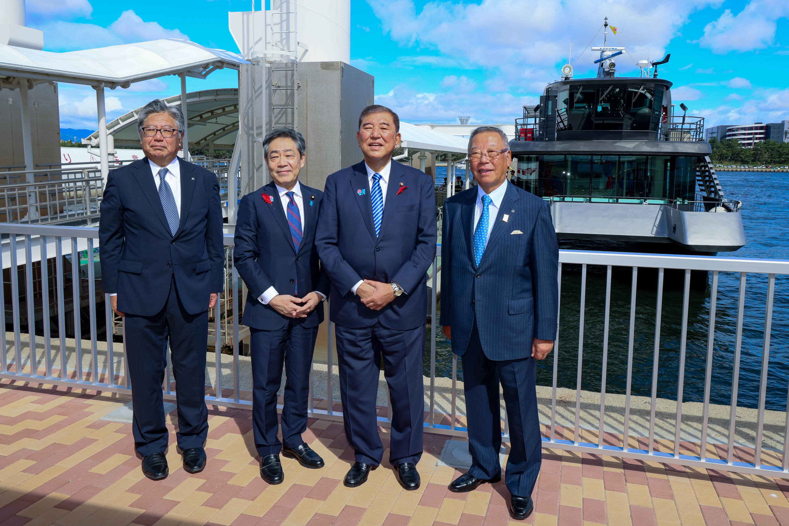 Prime Minister Ishiba observing the Mahoroba (6)