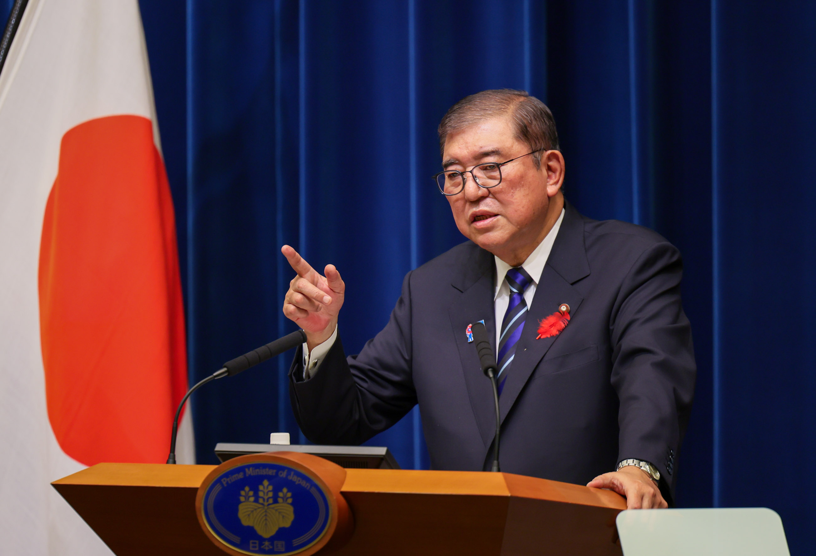 Prime Minister Ishiba answering questions from the press (7)