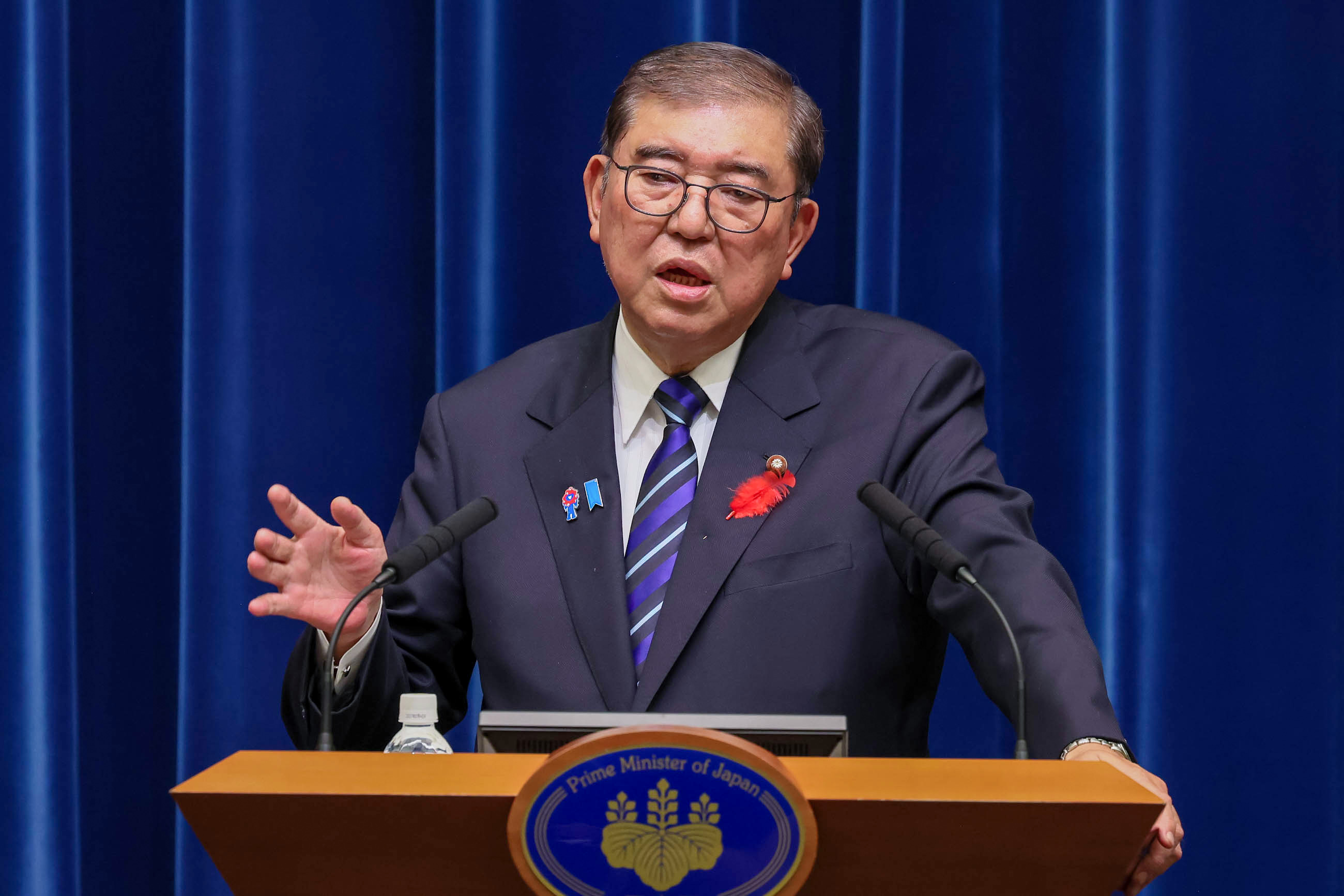 Prime Minister Ishiba answering questions from the press (8)