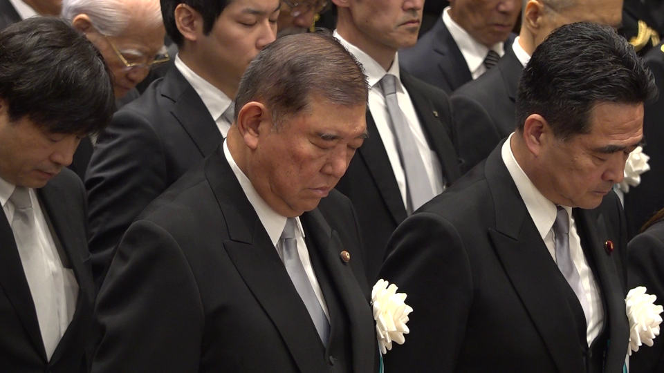 Prime Minister Ishiba offering a silent prayer 