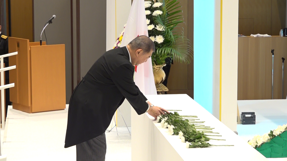 Prime Minister Ishiba offering a flower 