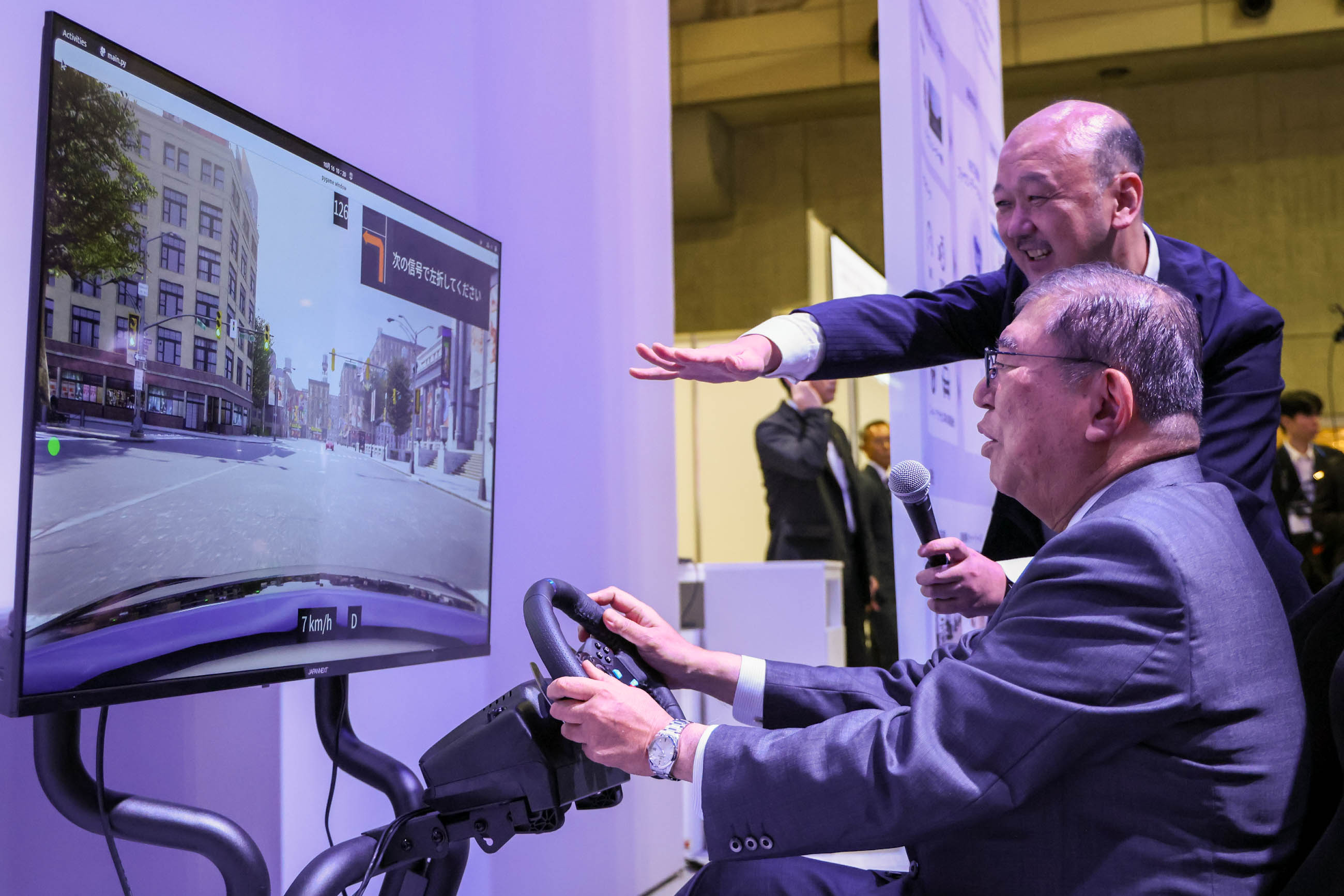 Prime Minister Ishiba observing exhibits (4)